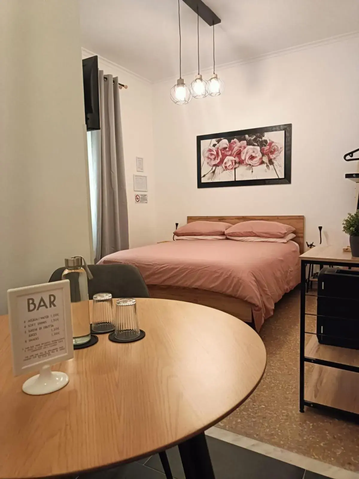 Double or Twin Room with Private Bathroom - single occupancy in Rose Antiche Vatican B&B Double or Twin Room with Private Bathroom - single occupancy in Rose Antiche Vatican B&B