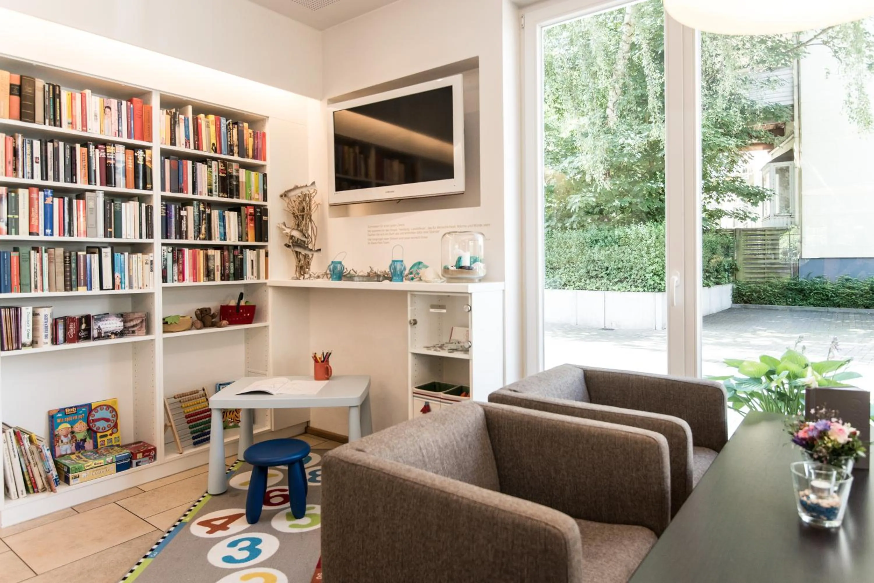 Library in Baurs Park