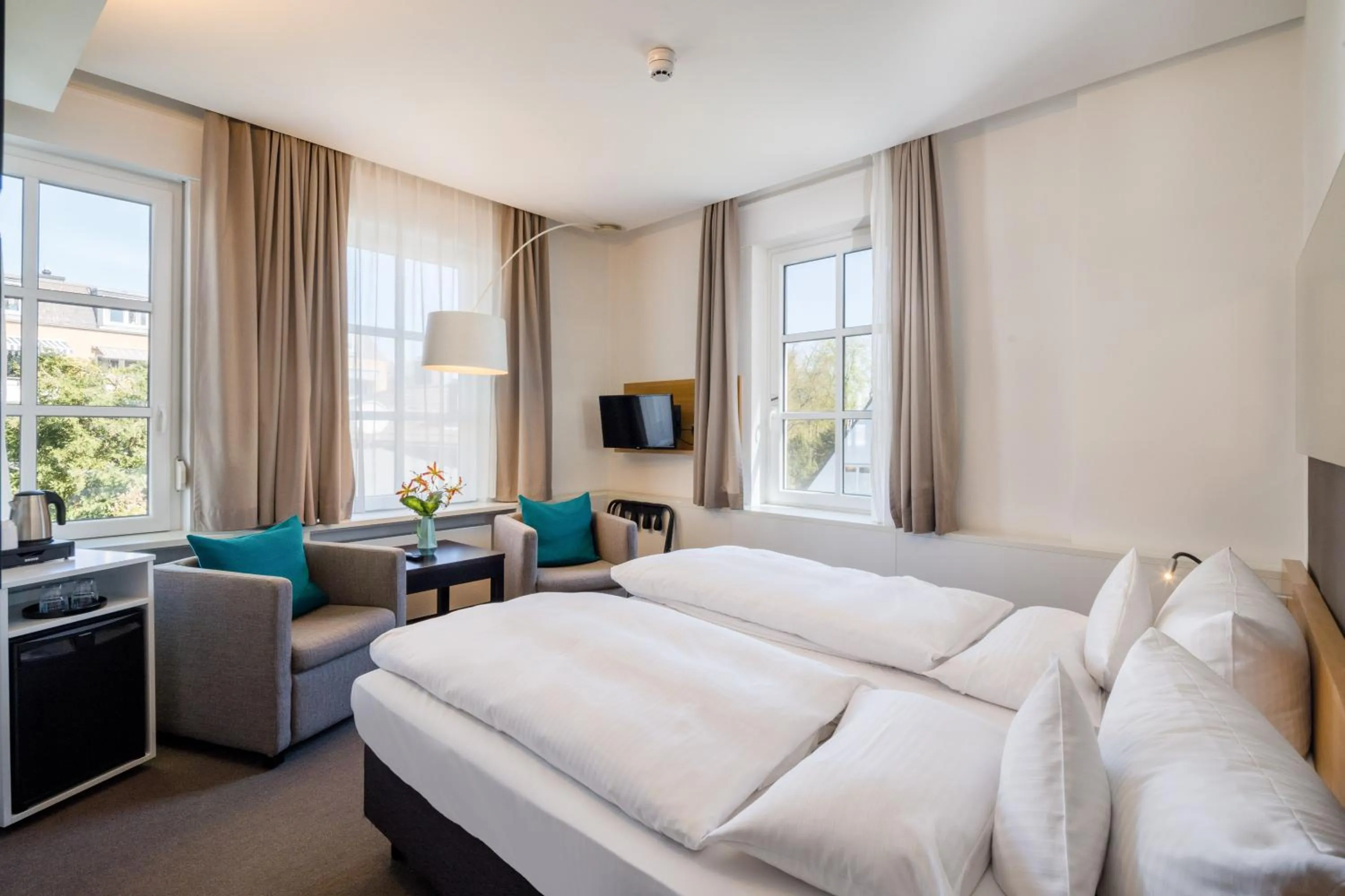 Seating area, Bed in Baurs Park