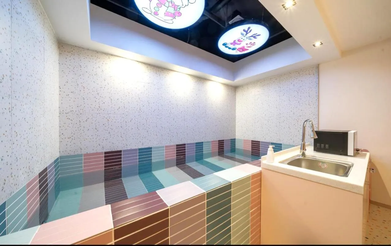 Swimming pool in Jangyu Almond Kids Hotel