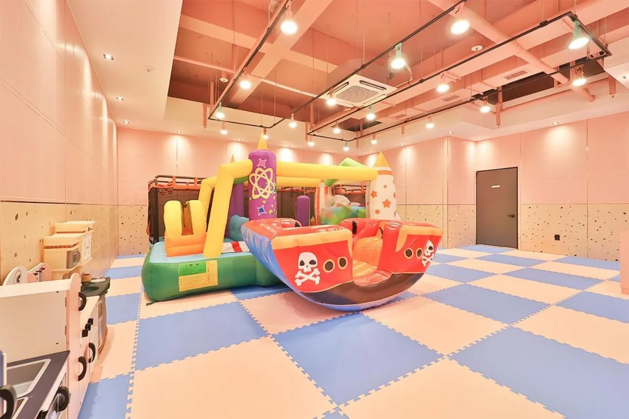 Entertainment in Jangyu Almond Kids Hotel