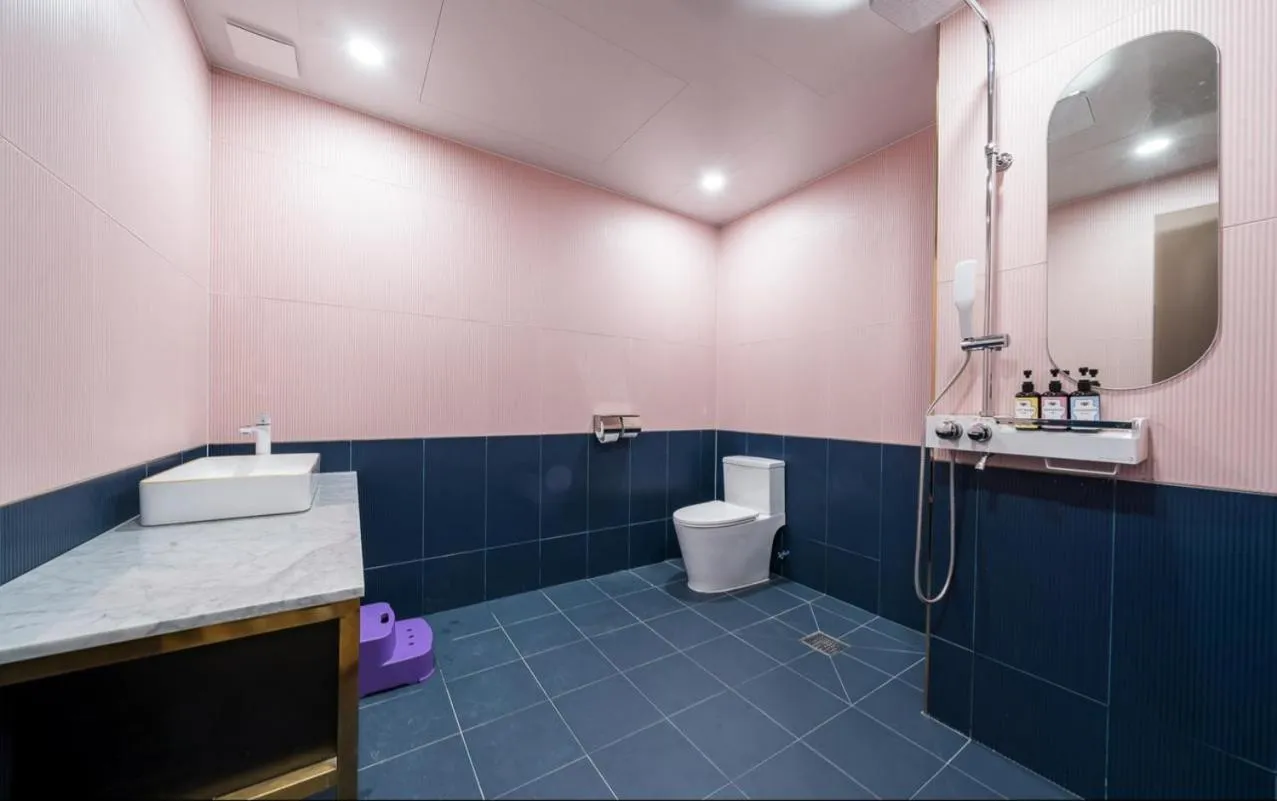 Shower in Jangyu Almond Kids Hotel