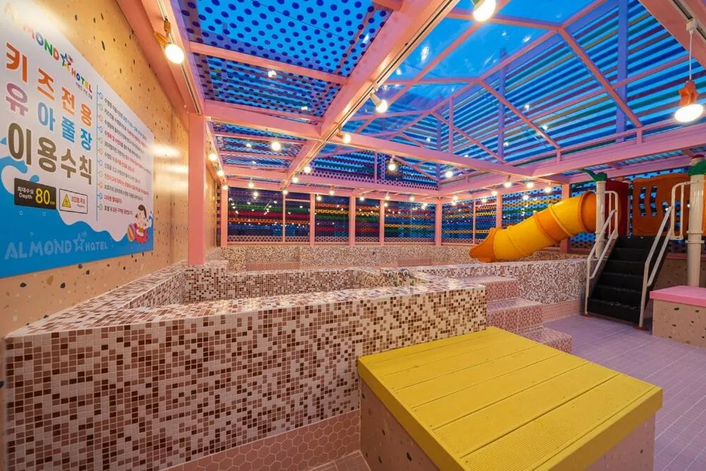 Aqua park in Jangyu Almond Kids Hotel