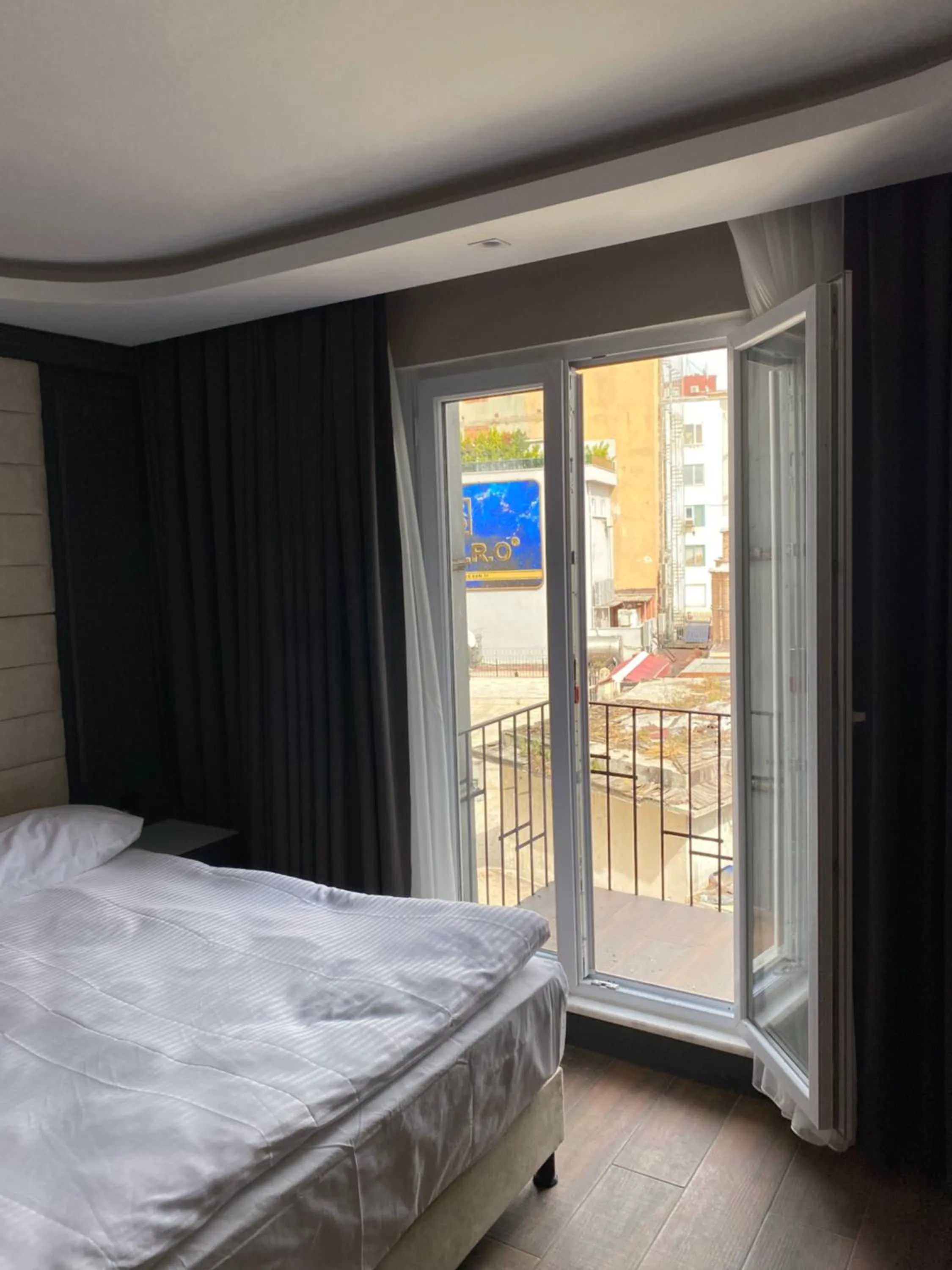 Balcony/Terrace, Bed in Delta Hotel Istanbul & Old City