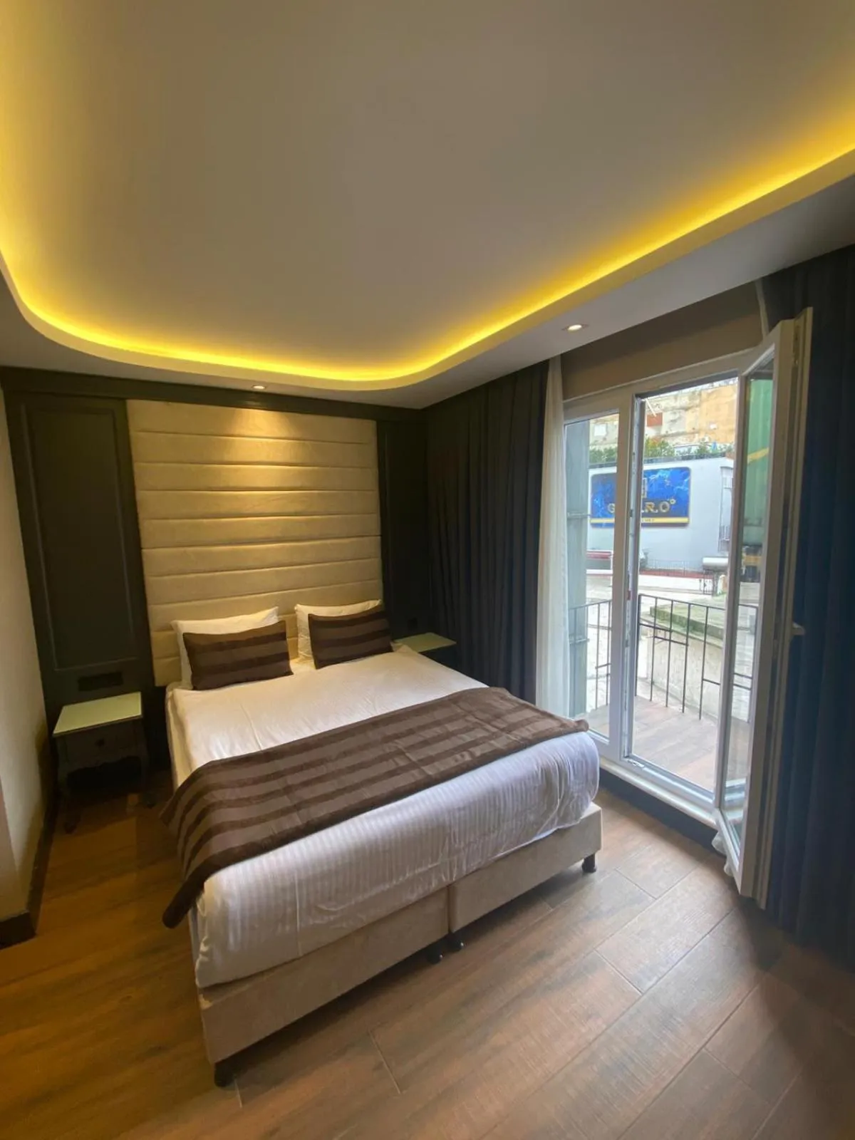 Balcony/Terrace, Bed in Delta Hotel Istanbul & Old City