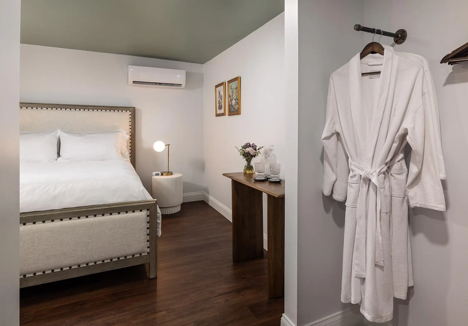 Bedroom, Bed in Victoria 1883