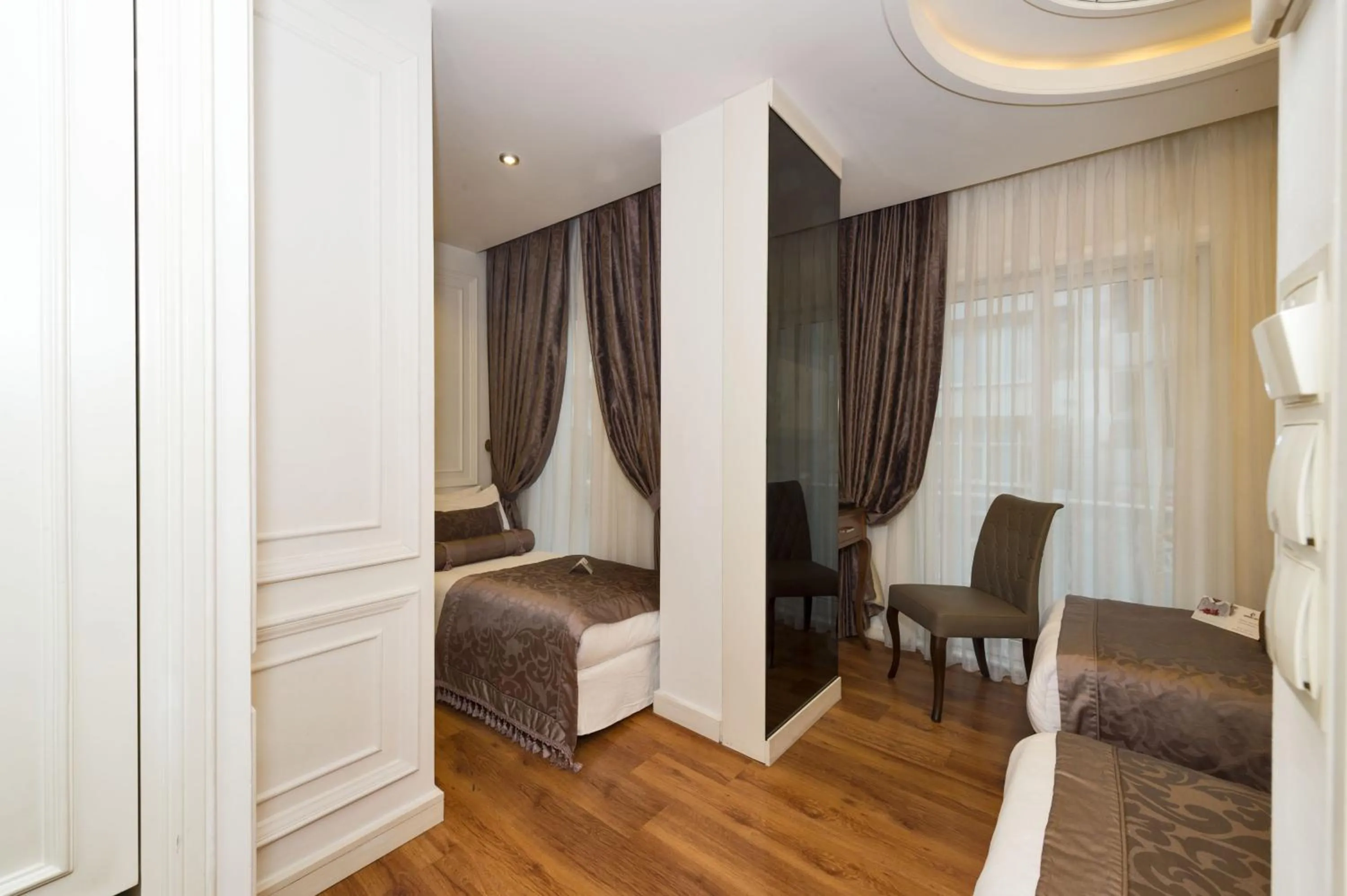 Photo of the whole room in Darkmen Hotel 2