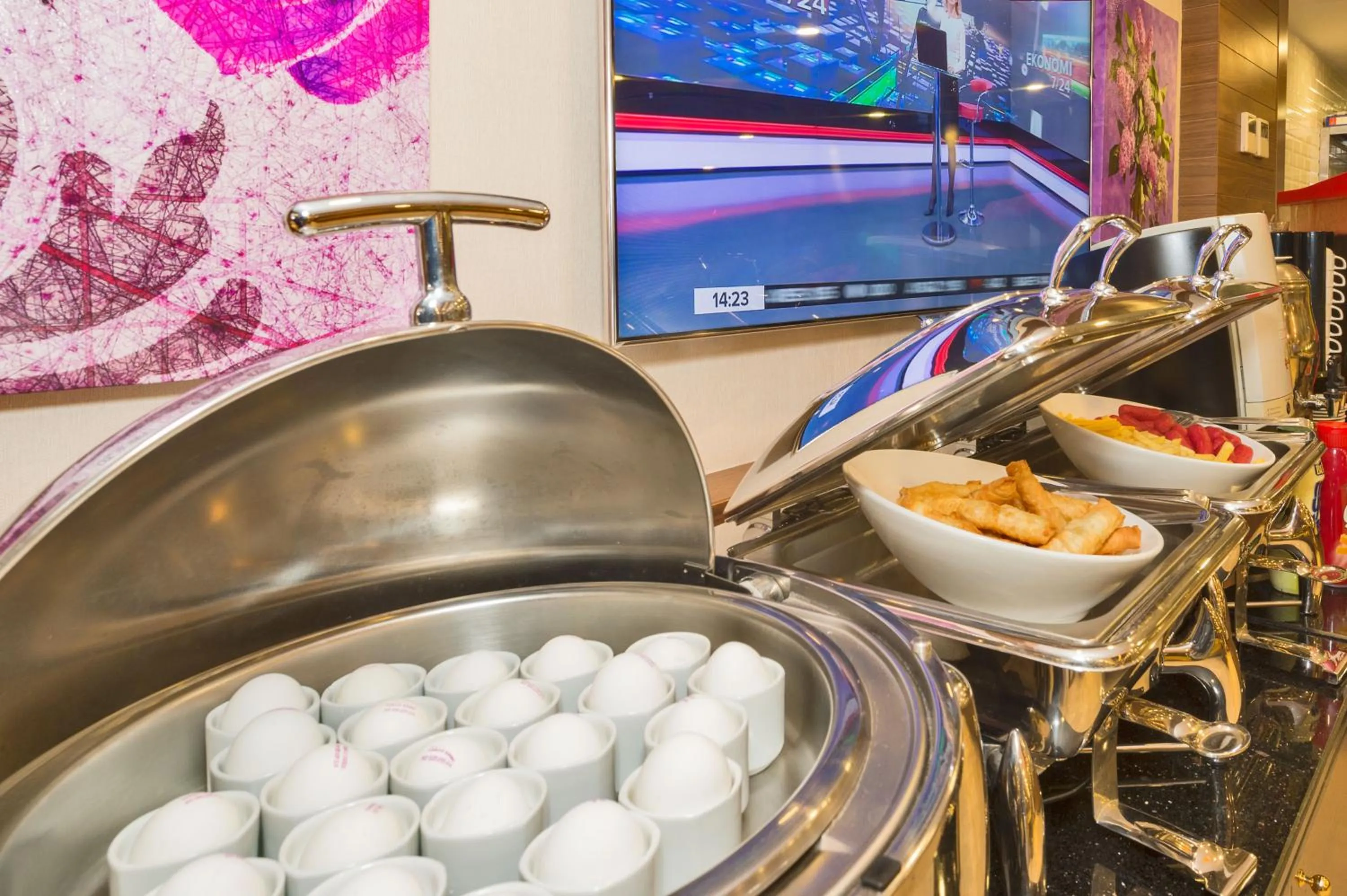 Food close-up in Darkmen Hotel 2