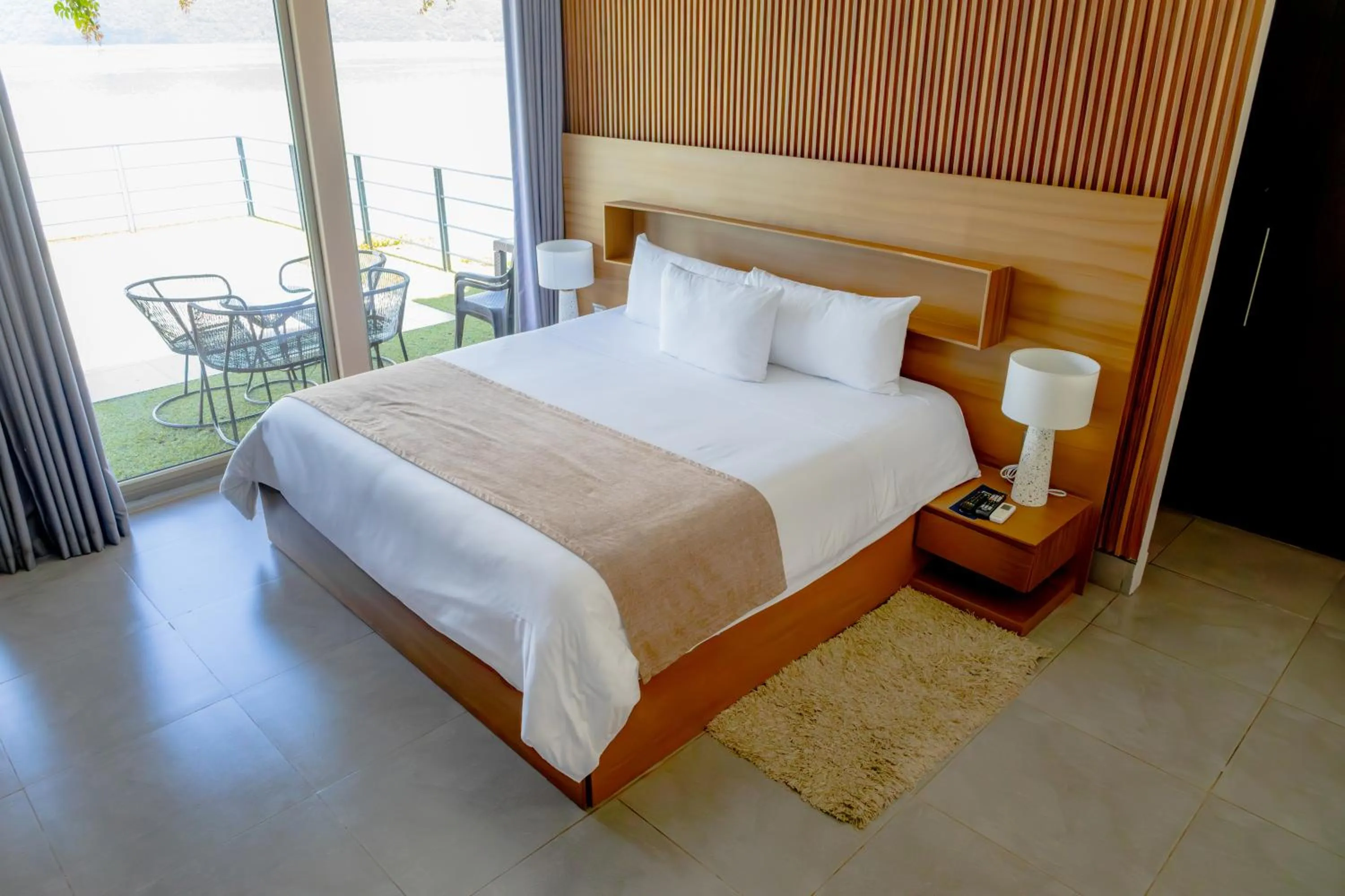 Bedroom, Bed in Cardedeu Residence Lago de Coatepeque