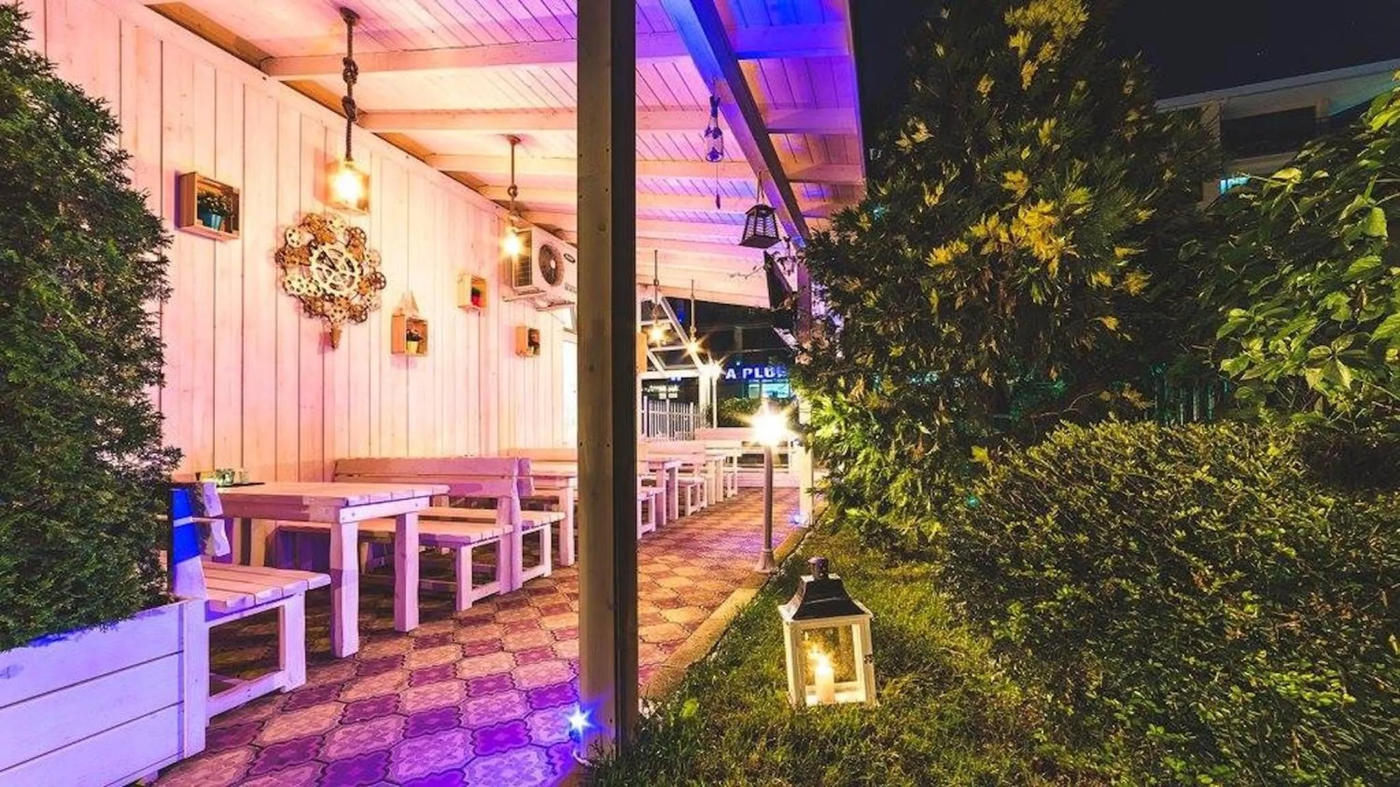 Restaurant/places to eat in Beatris Family House