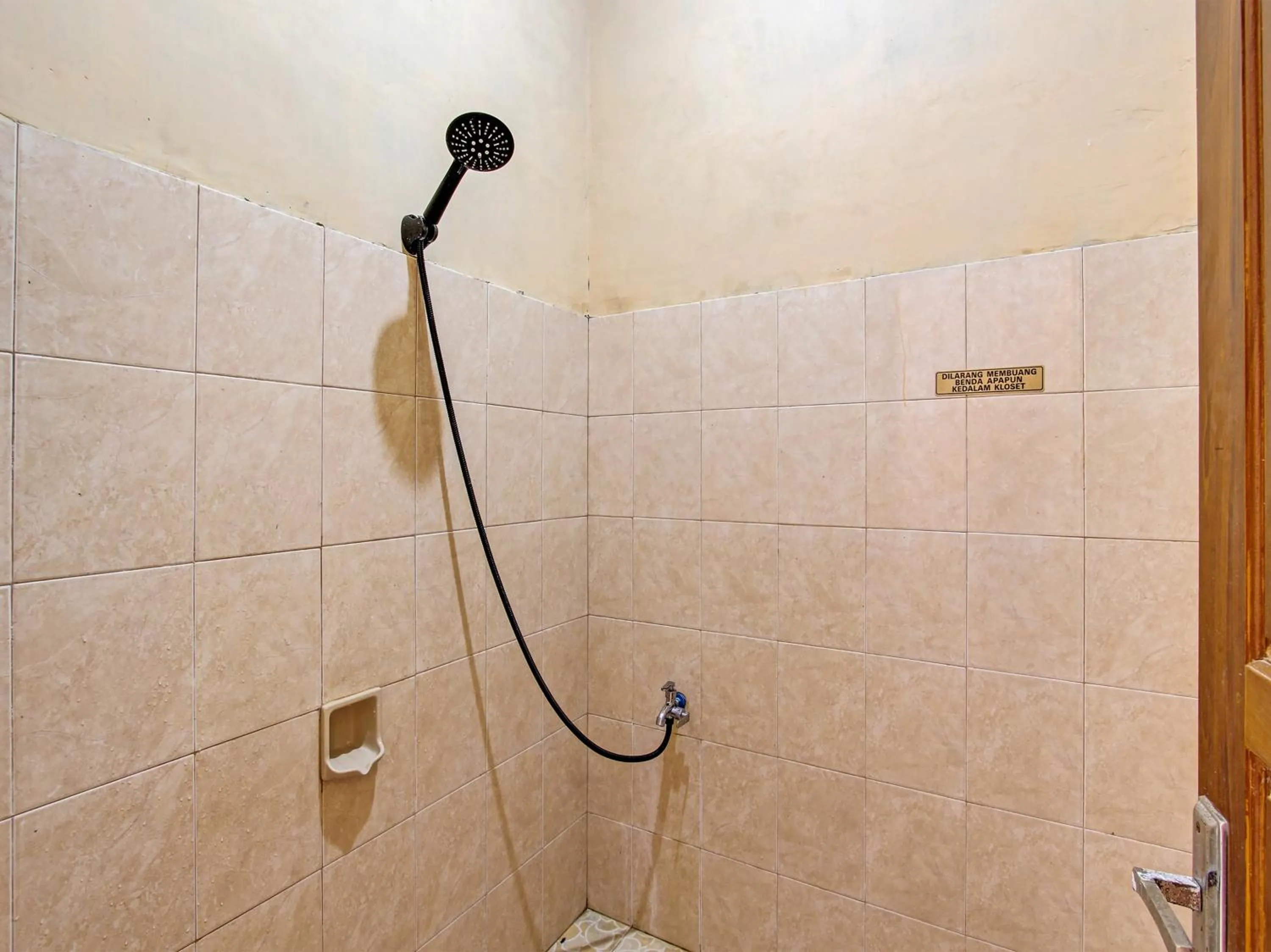 Bathroom in Hotel O 4 Saudara Hotel