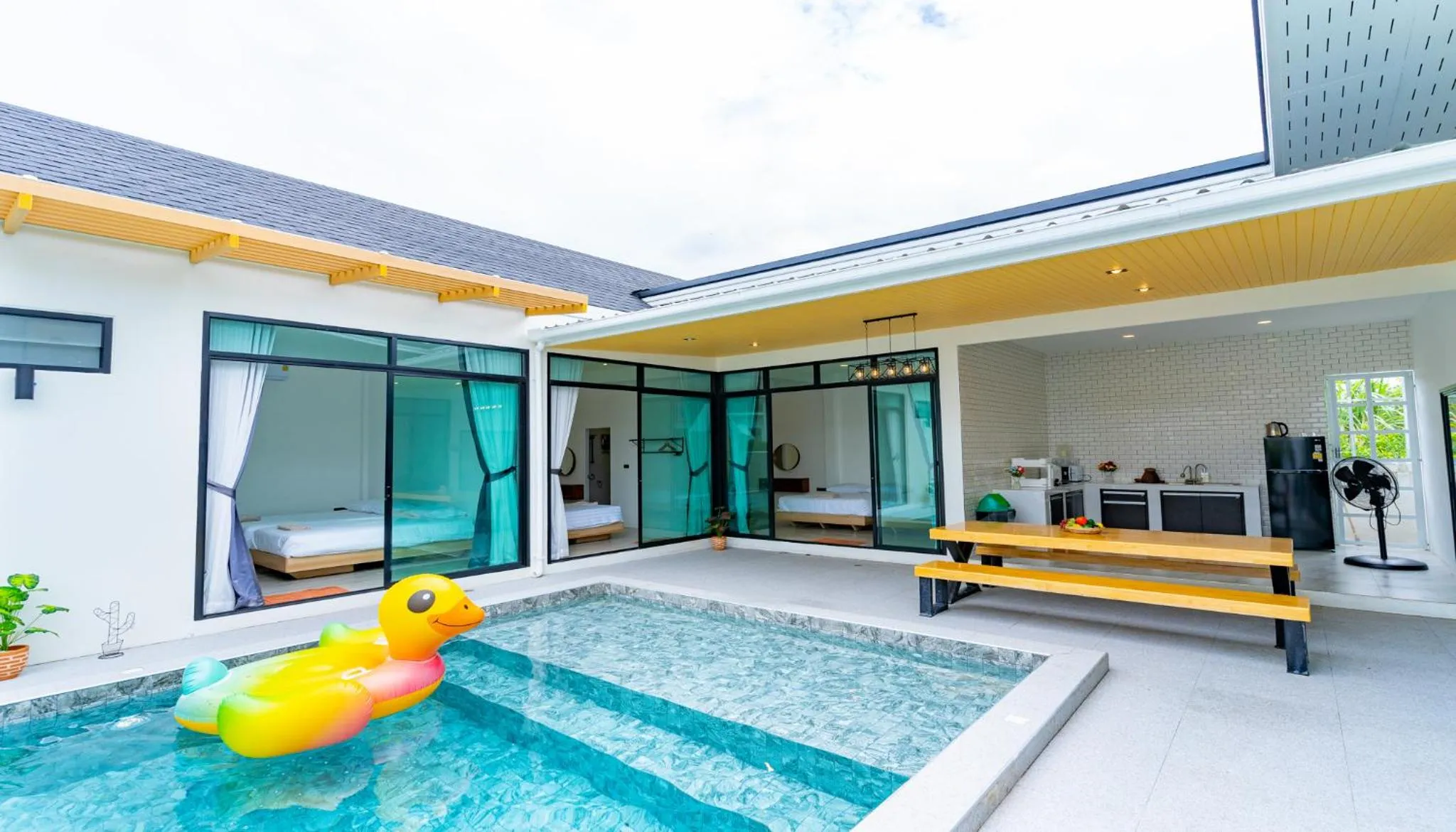 Pool view in Villa Paramount 1