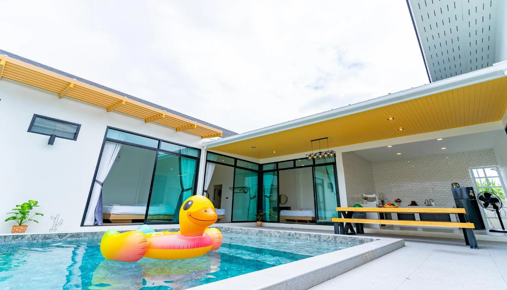 Pool view in Villa Paramount 1