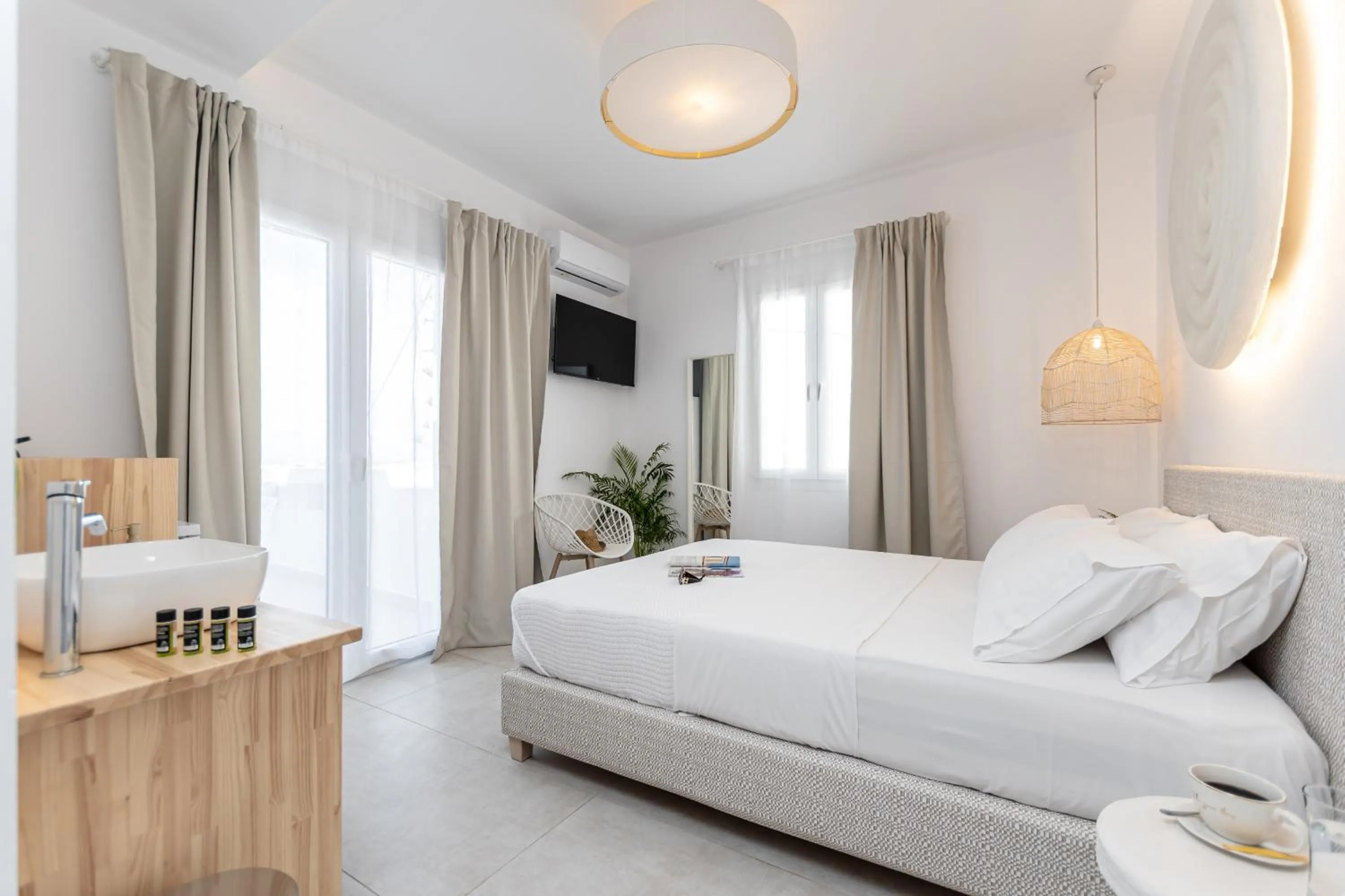 Bed in Golden Bird's