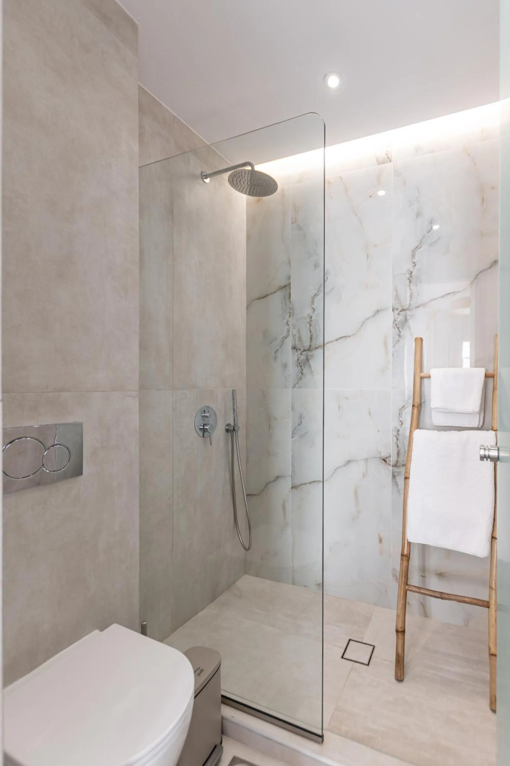 Shower in Golden Bird's