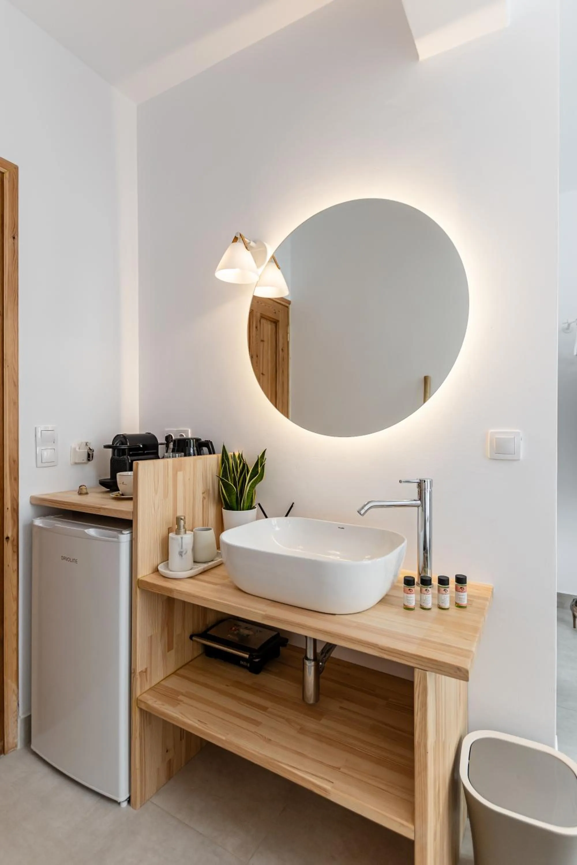 Kitchen or kitchenette in Golden Bird's