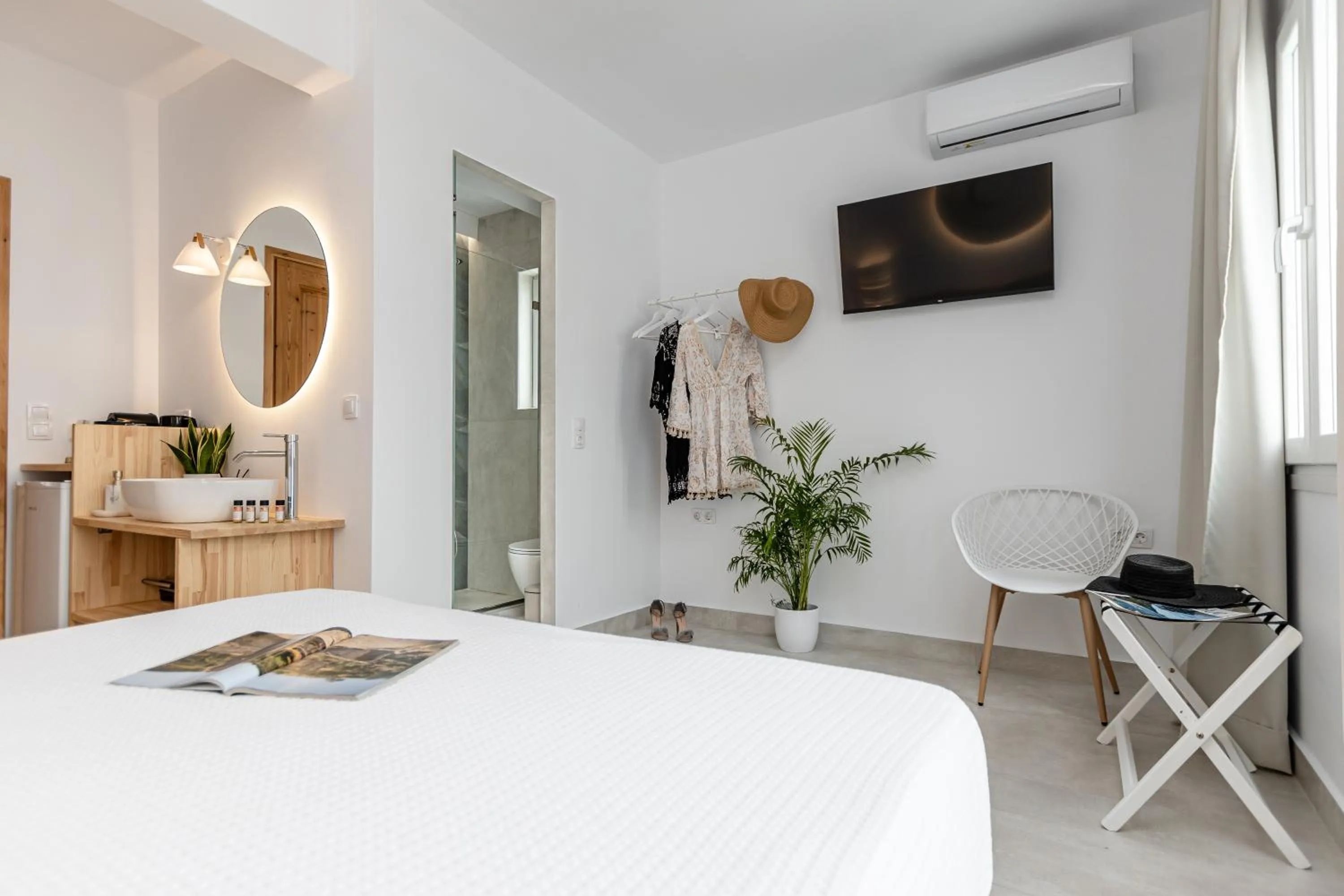 Bed in Golden Bird's