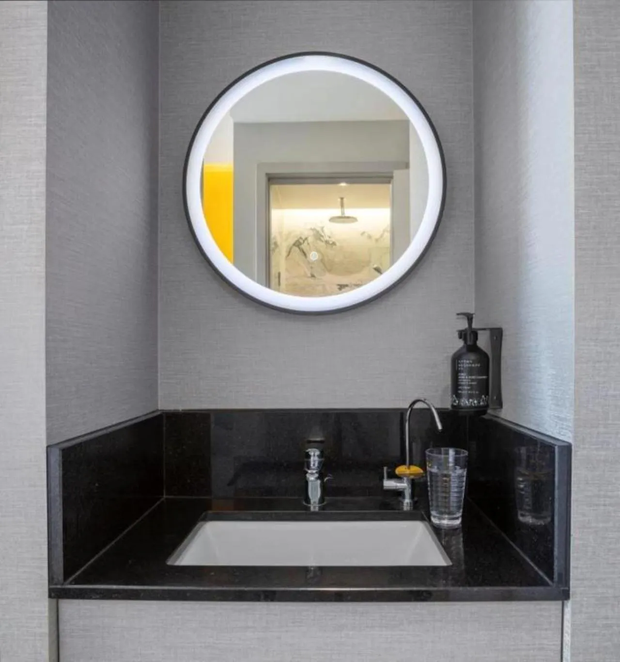 Bathroom in Hotel Mi Rochor