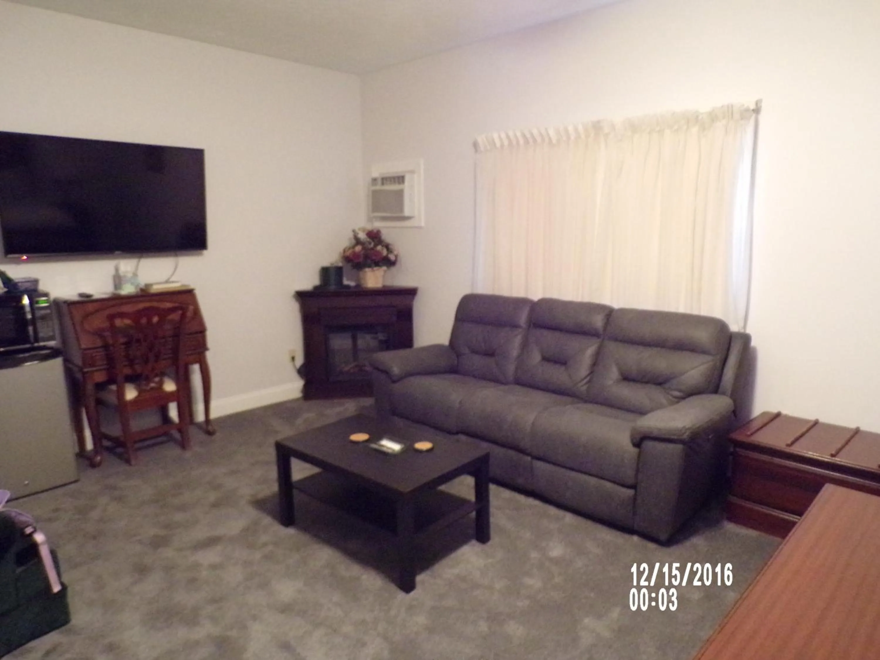 Bedroom in Longhouse Manor B&B