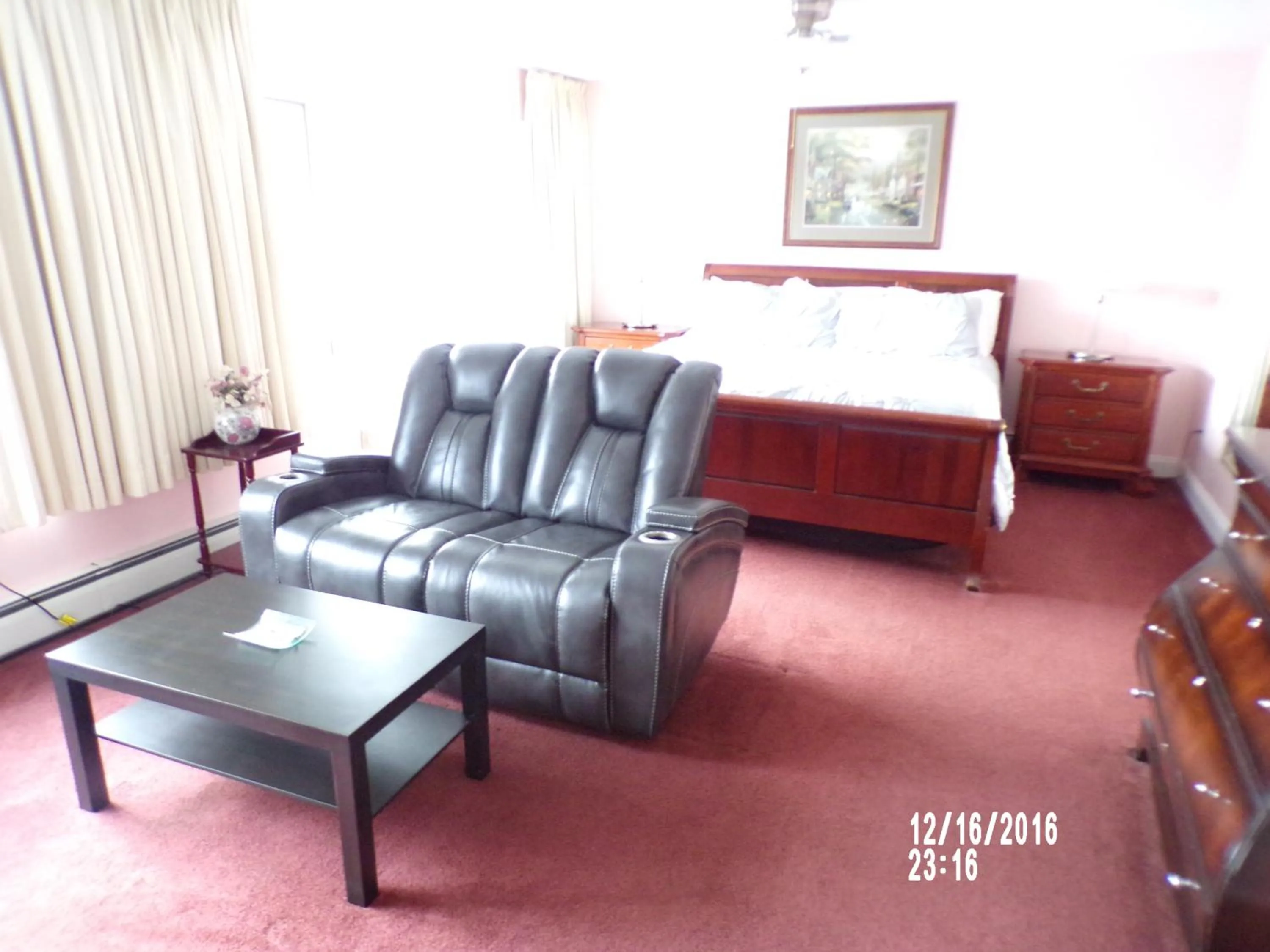 Bedroom, Bed in Longhouse Manor B&B