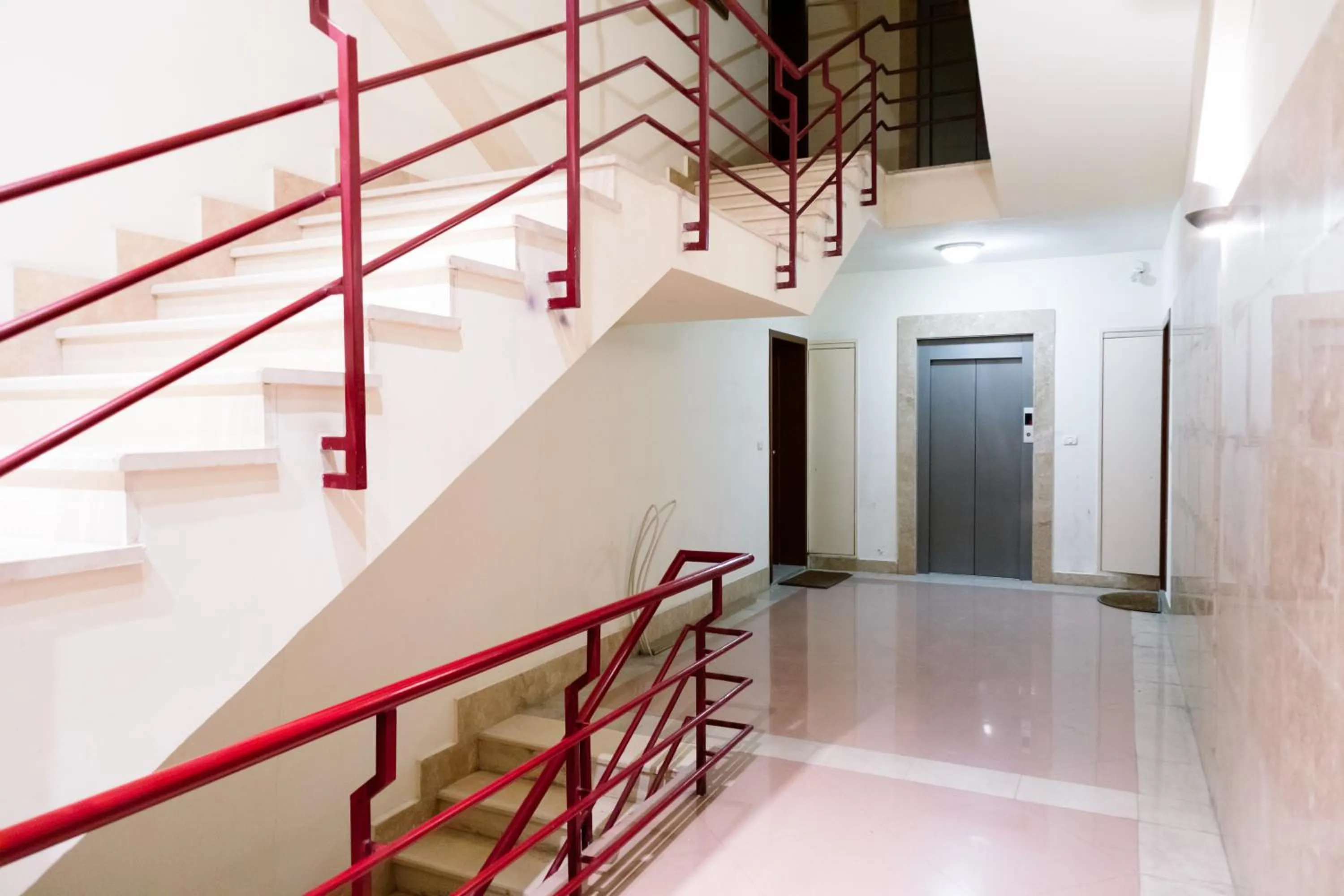 elevator in hotelise I Paradise Apartment