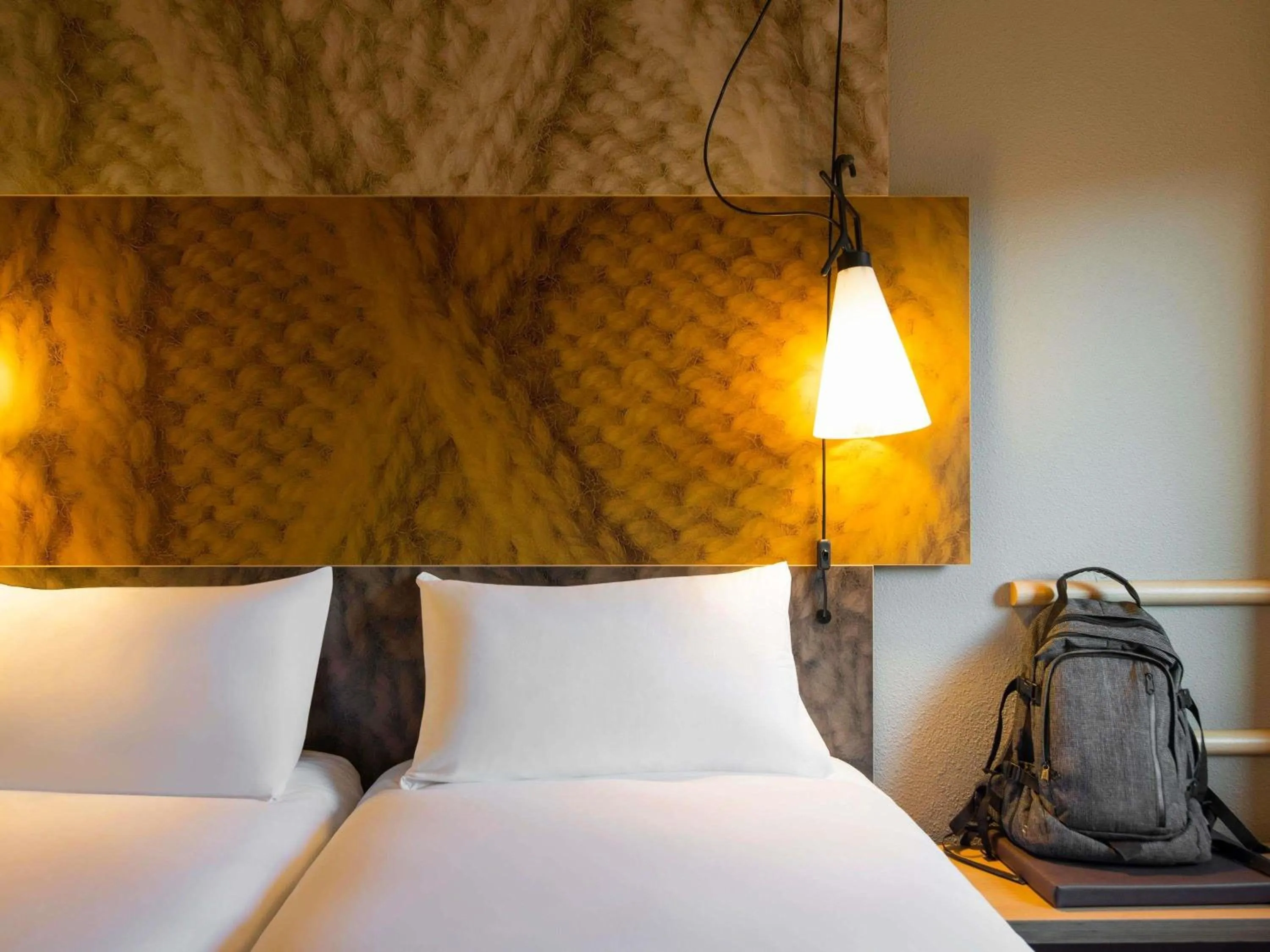 Bedroom, Bed in ibis Amsterdam Centre