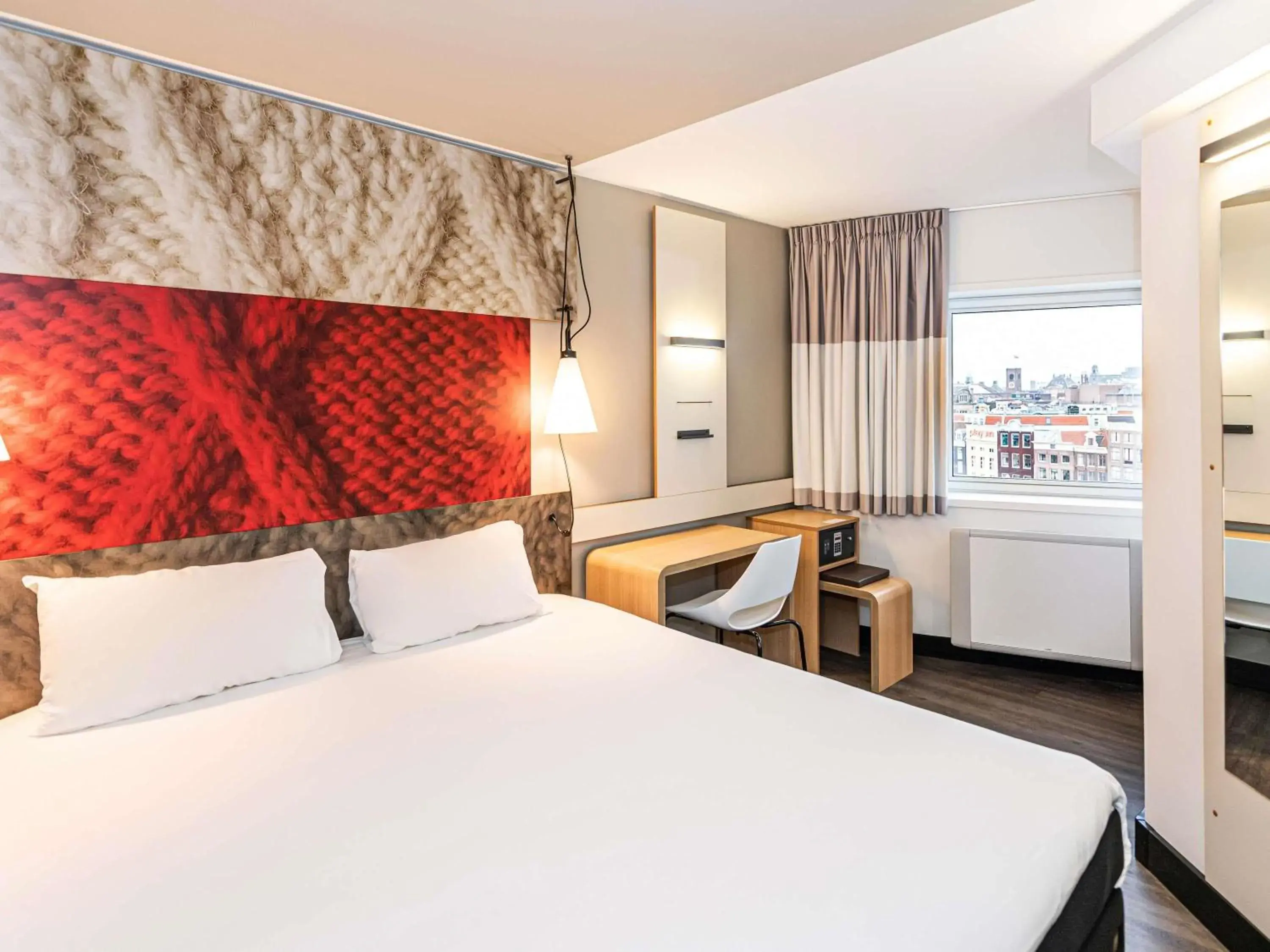 Small Double Room in ibis Amsterdam Centre Small Double Room in ibis Amsterdam Centre