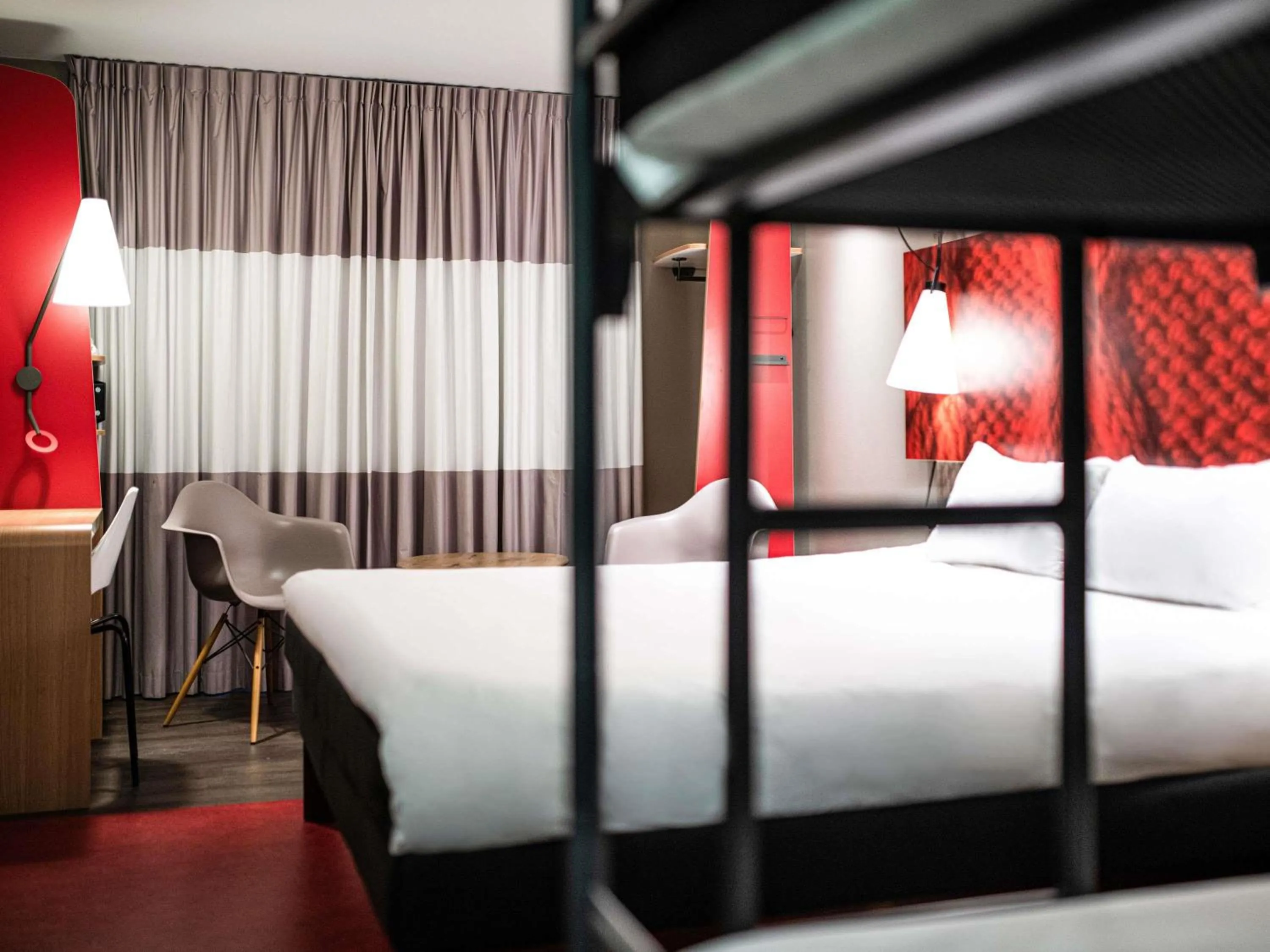 Bedroom, Bed in ibis Amsterdam Centre