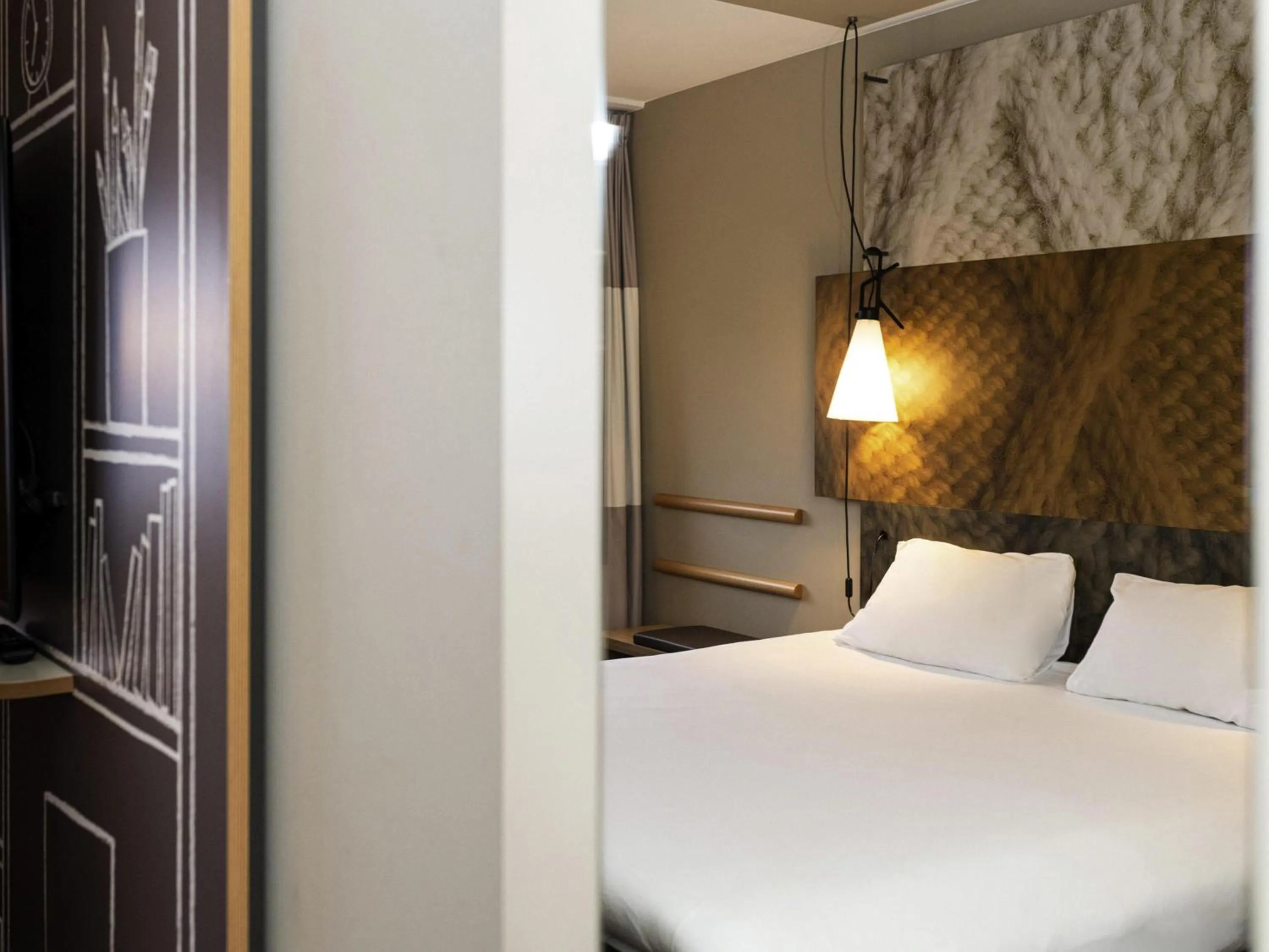 Bedroom, Bed in ibis Amsterdam Centre