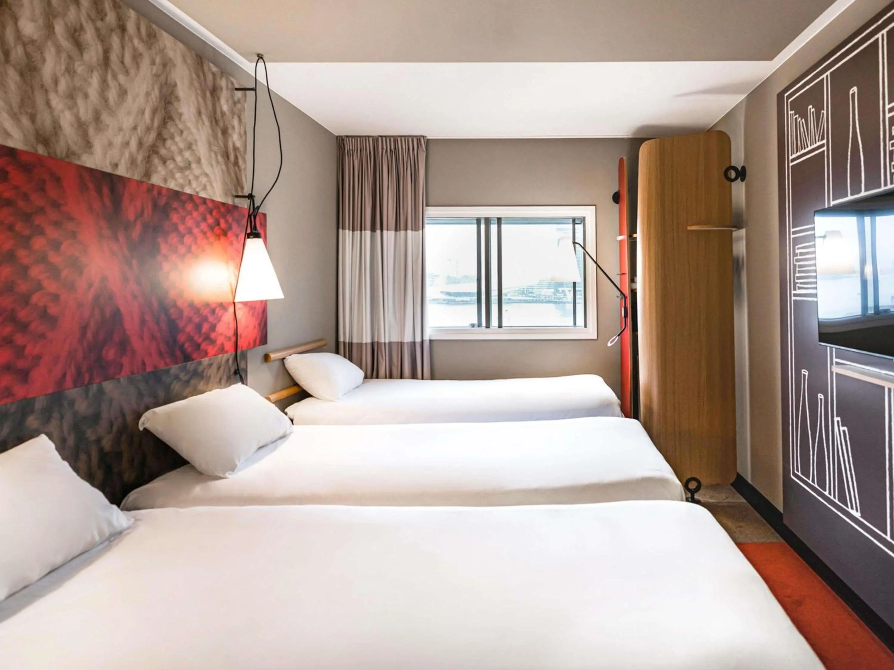 Bedroom, Bed in ibis Amsterdam Centre