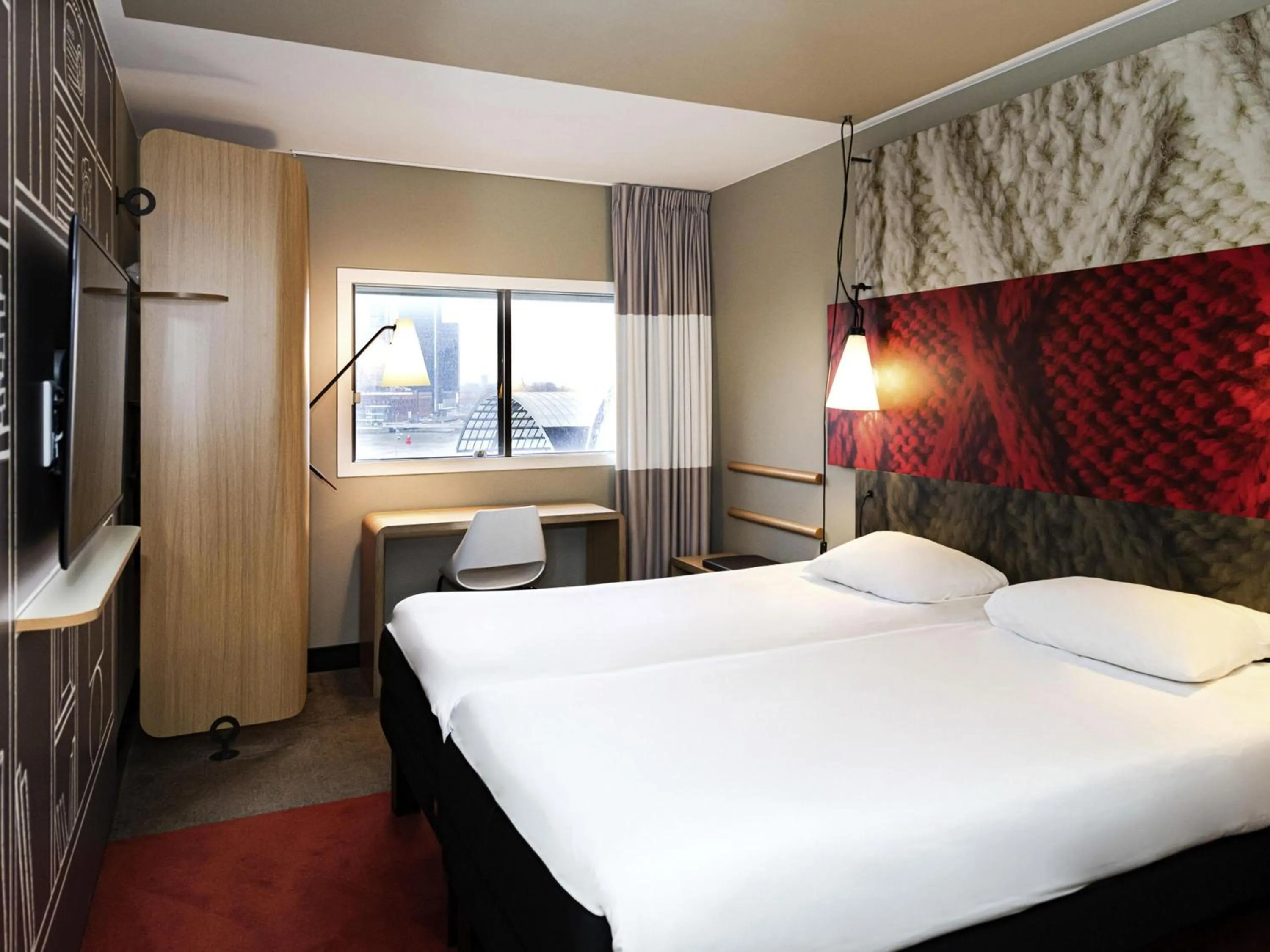 Bedroom, Bed in ibis Amsterdam Centre