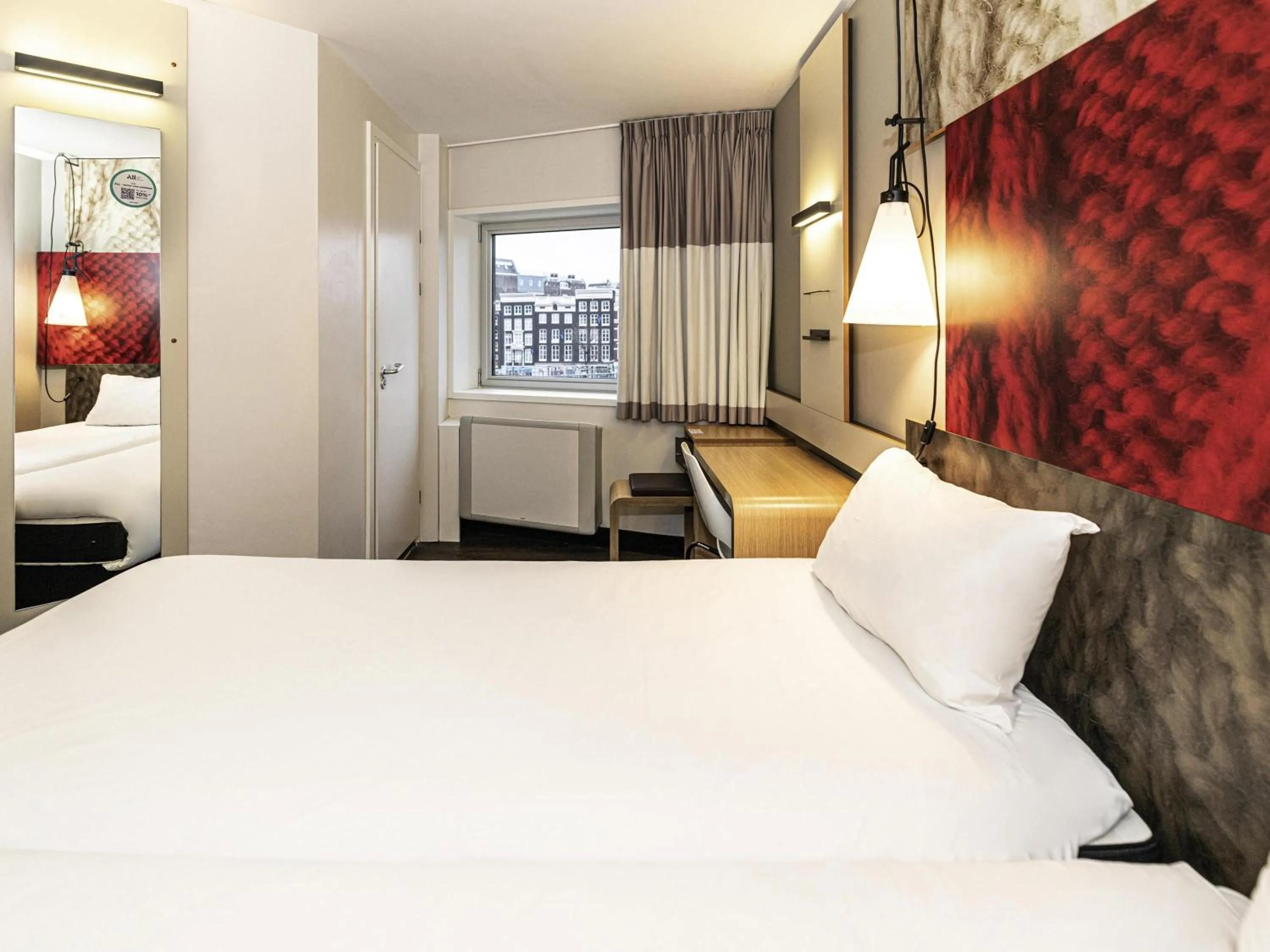 Bedroom, Bed in ibis Amsterdam Centre