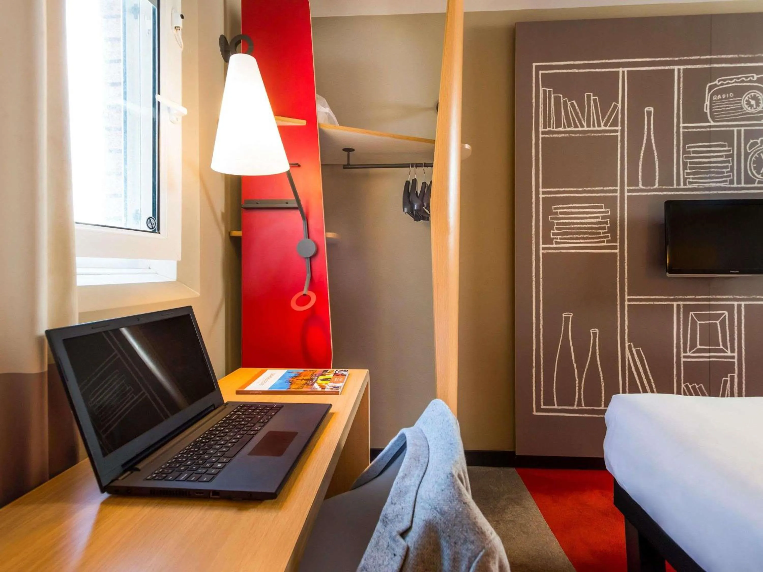 Bedroom, Bed in ibis Amsterdam Centre