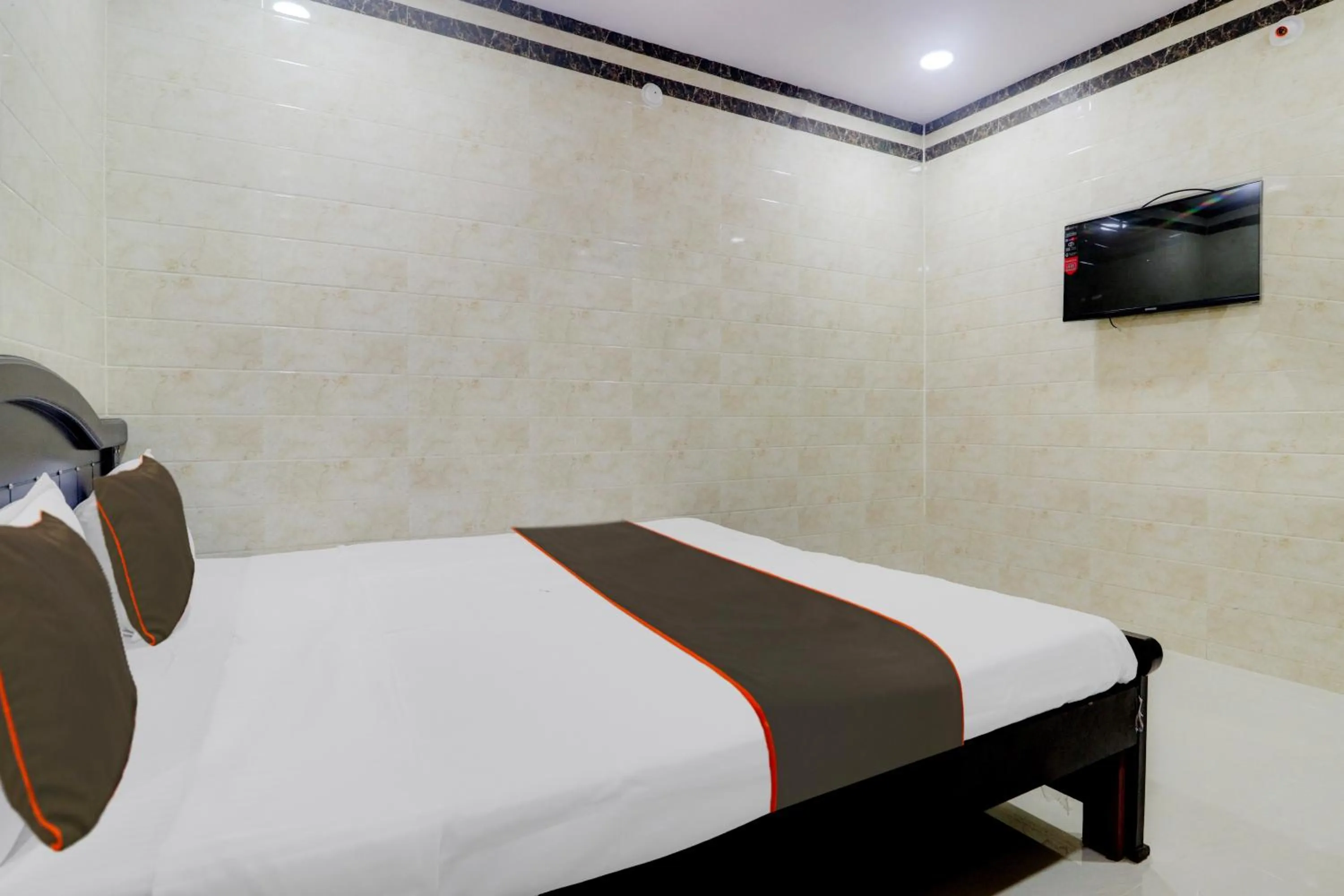 Bedroom, Bed in Hotel O New Hotel Aroma Classic