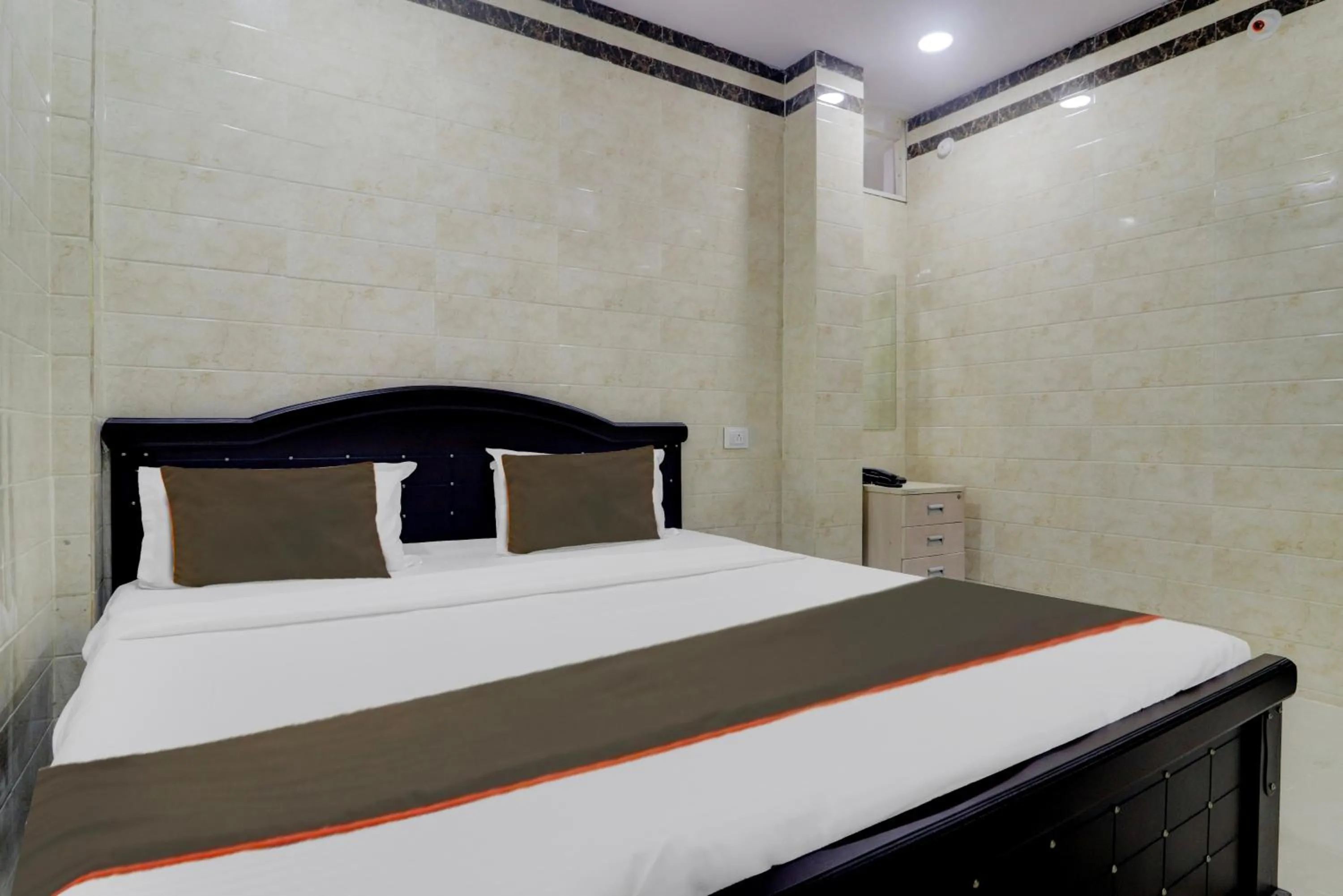 Bedroom, Bed in Hotel O New Hotel Aroma Classic