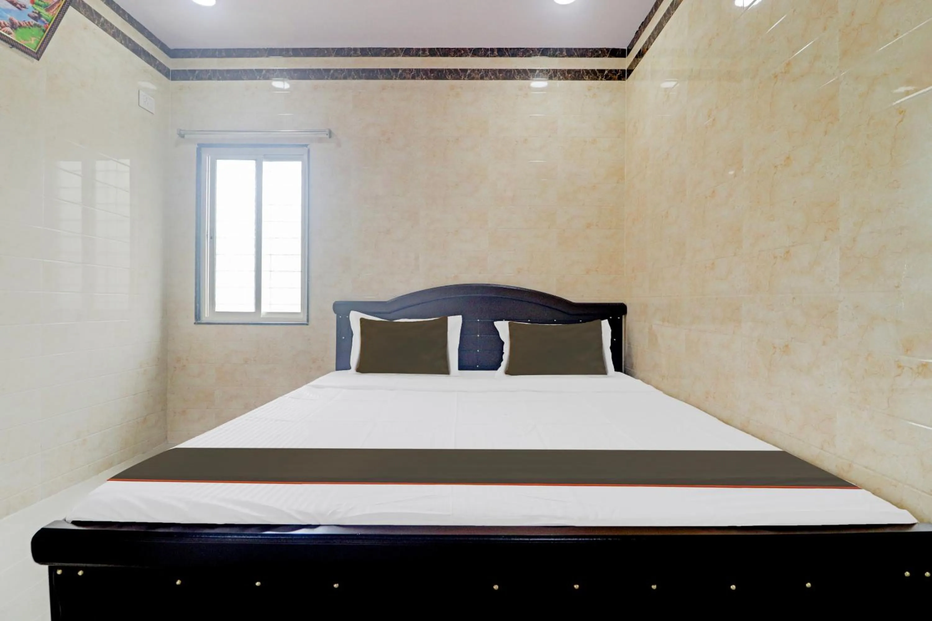 Bedroom, Bed in Hotel O New Hotel Aroma Classic