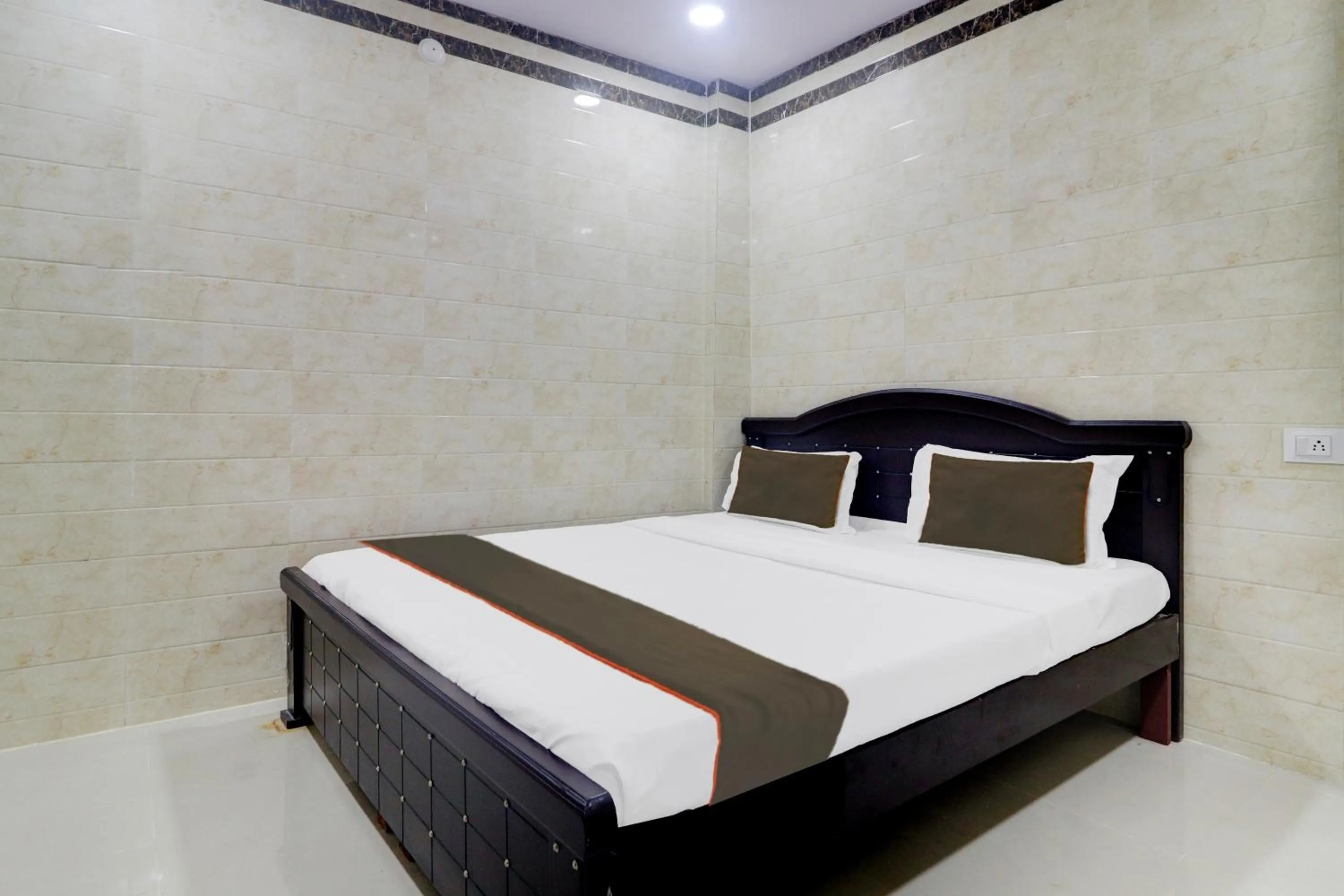 Bedroom, Bed in Hotel O New Hotel Aroma Classic