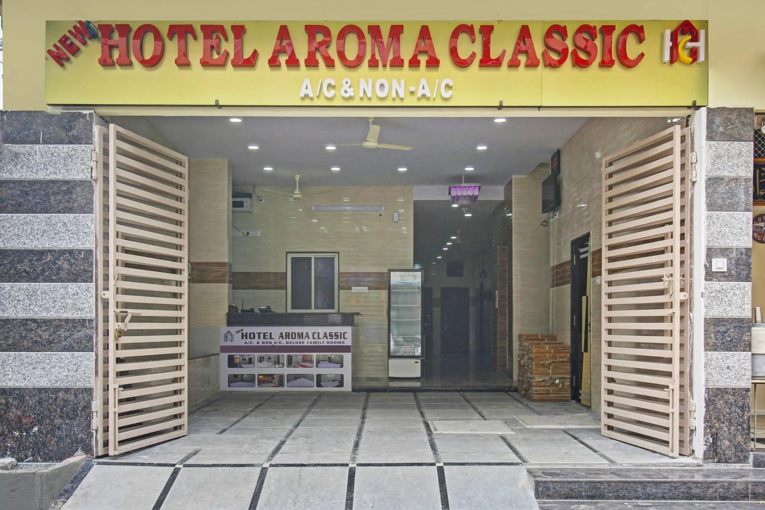 Facade/entrance in Hotel O New Hotel Aroma Classic