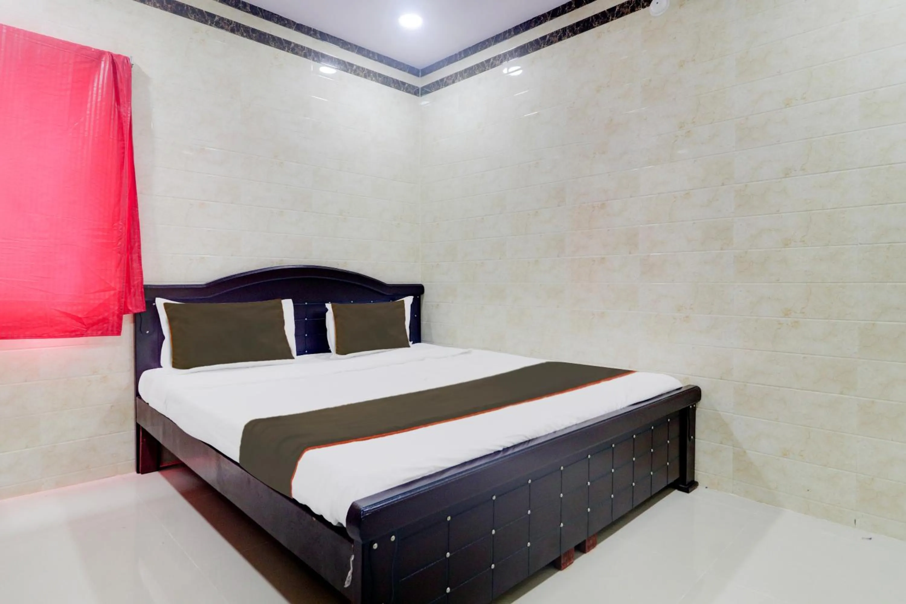 Bedroom, Bed in Hotel O New Hotel Aroma Classic