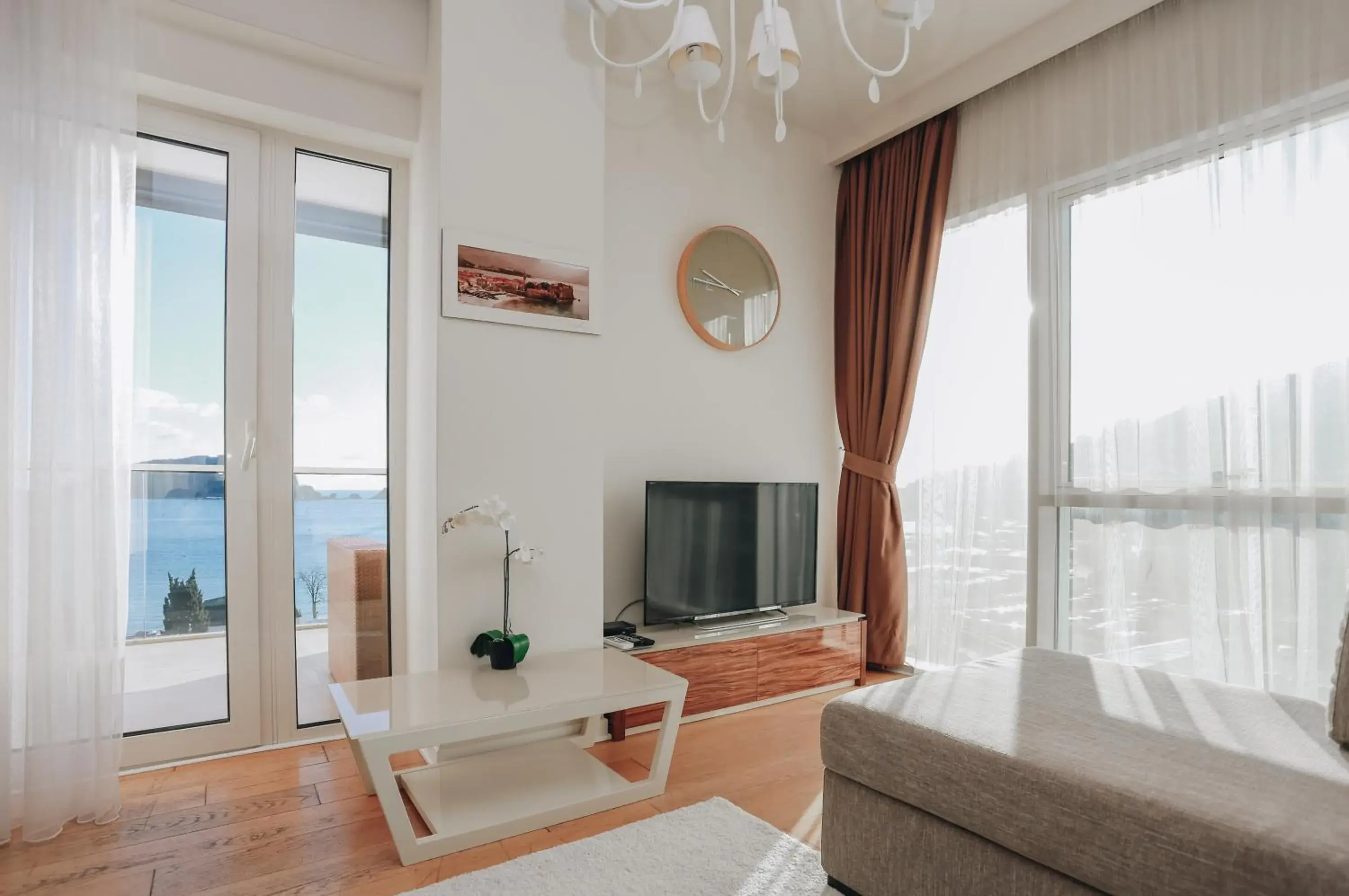 One-Bedroom Apartment with Sea View in Lux Apartments Sunrior One-Bedroom Apartment with Sea View in Lux Apartments Sunrior