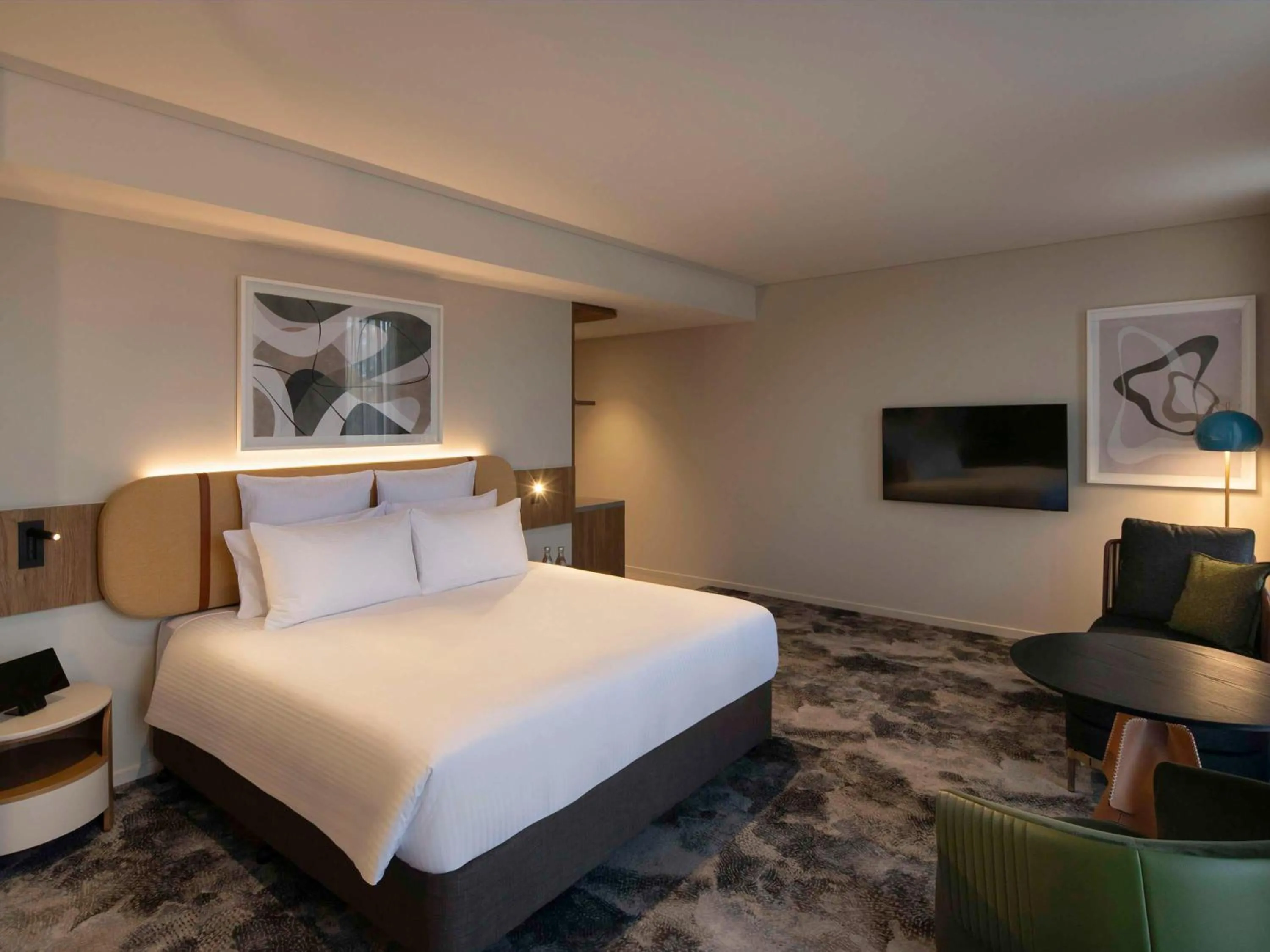 Superior King Room in Pullman Sydney Penrith