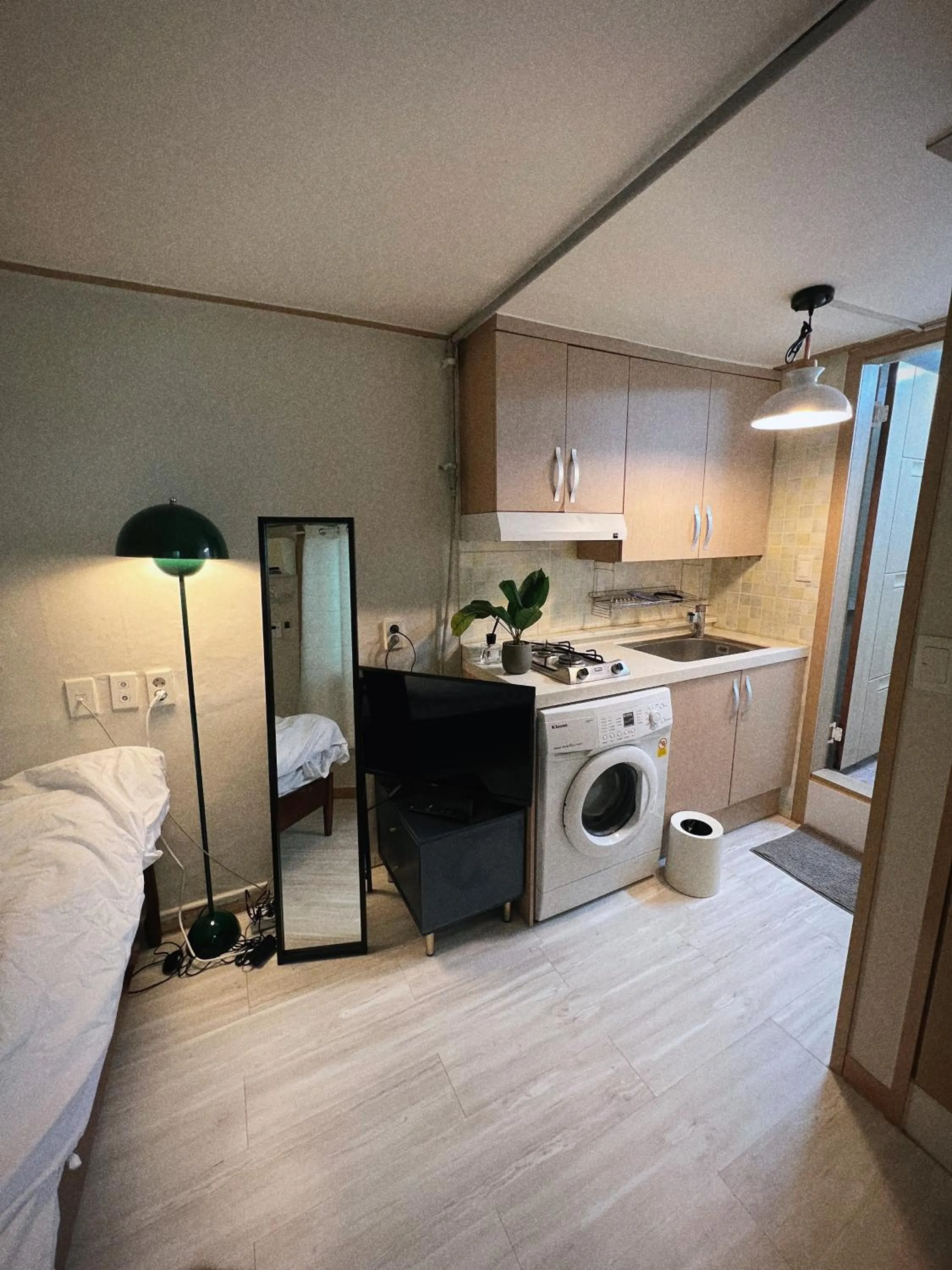 washing machine, Bed in Jnineguesthouse