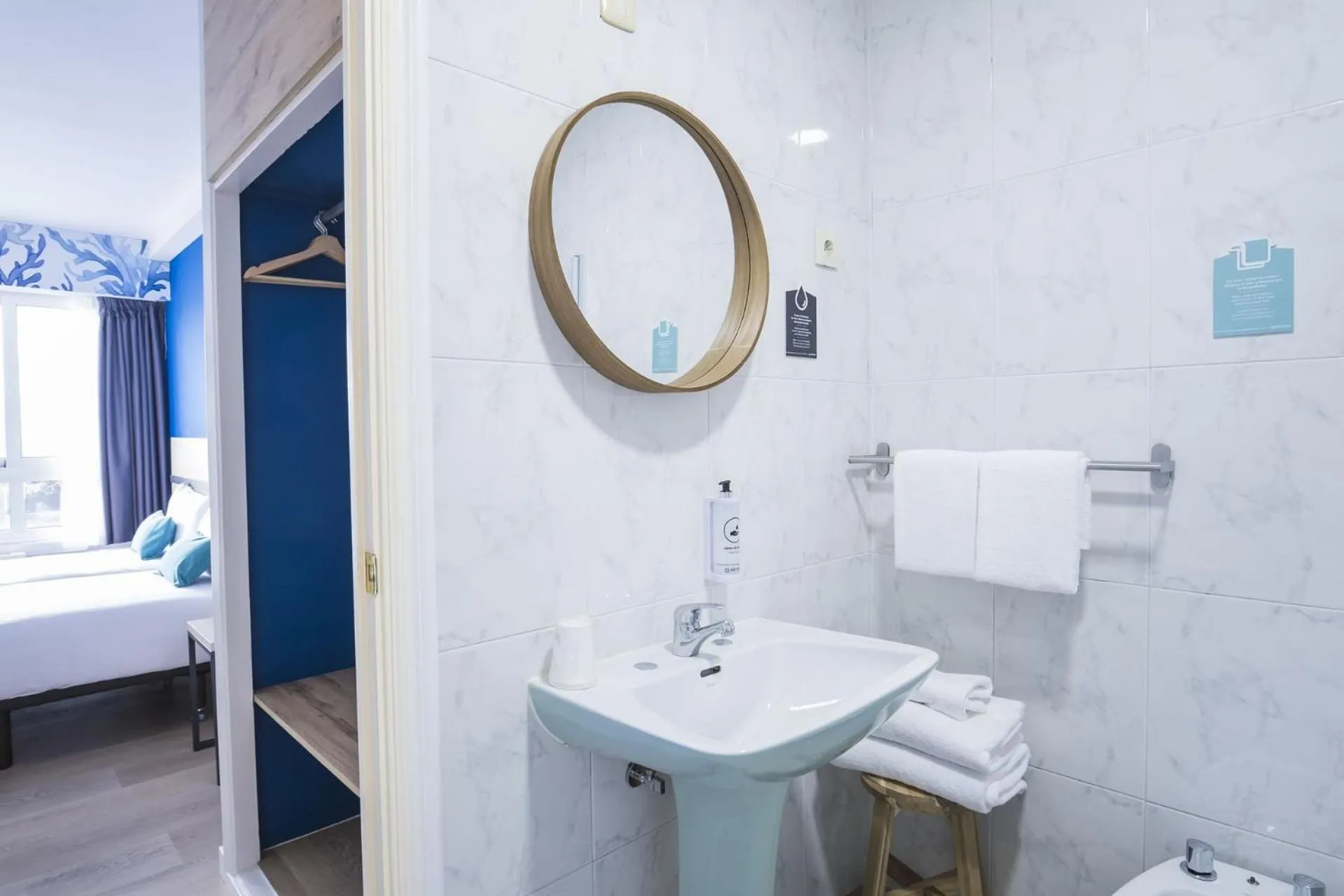 Toilet in Hotel Alda Coruñamar