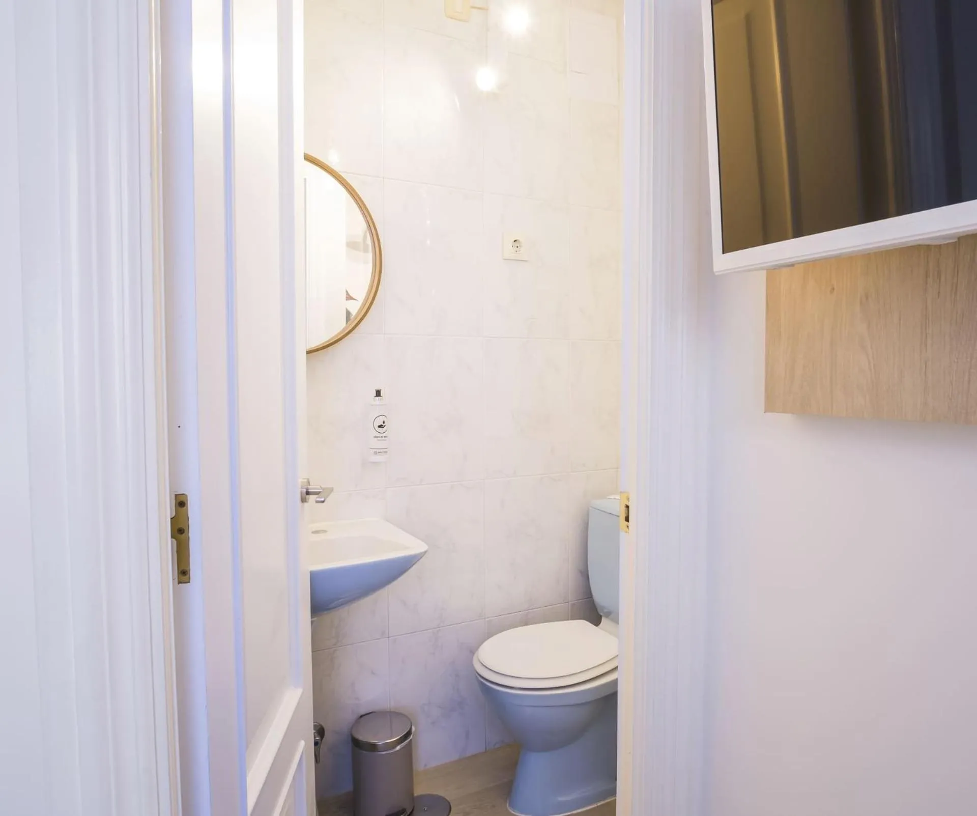 Toilet in Hotel Alda Coruñamar