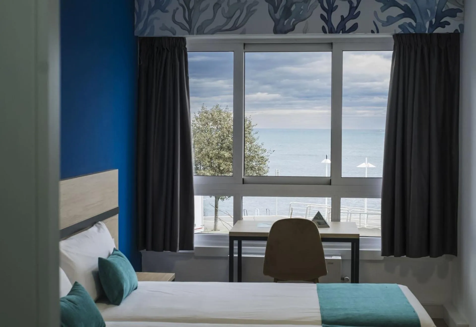 Sea view, Bed in Hotel Alda Coruñamar