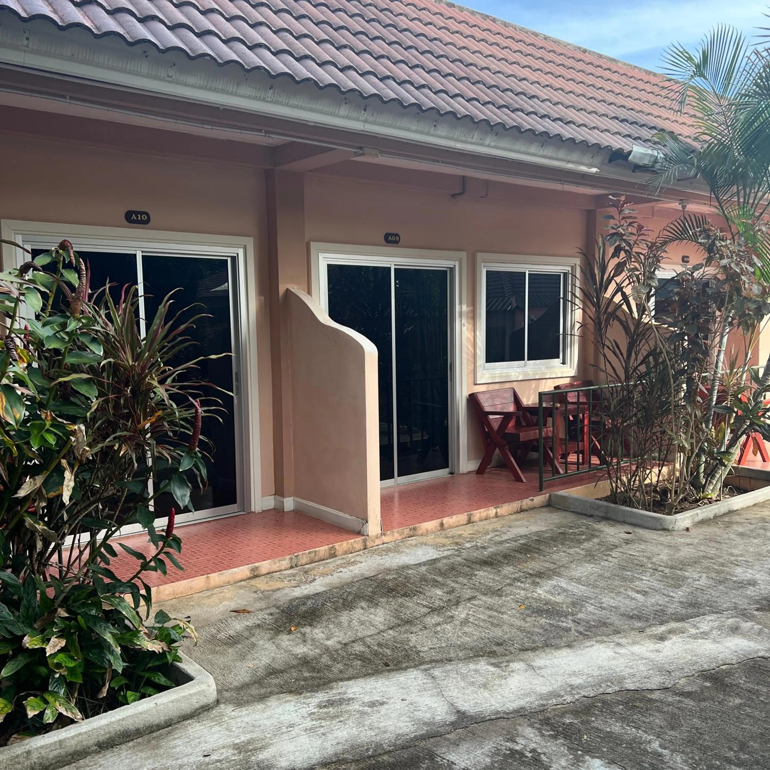 Property building in Kata Villa Merit Hill Bungalows