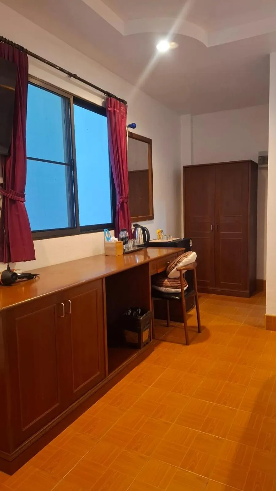 wardrobe in Oceanview Bungalows by EAT