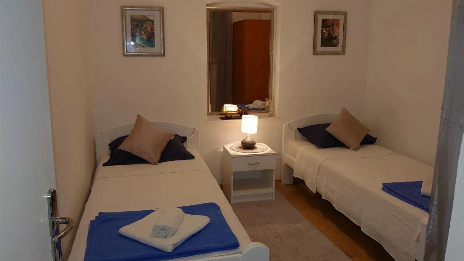 Bed in Apartments Tulipan - with free private parking garage