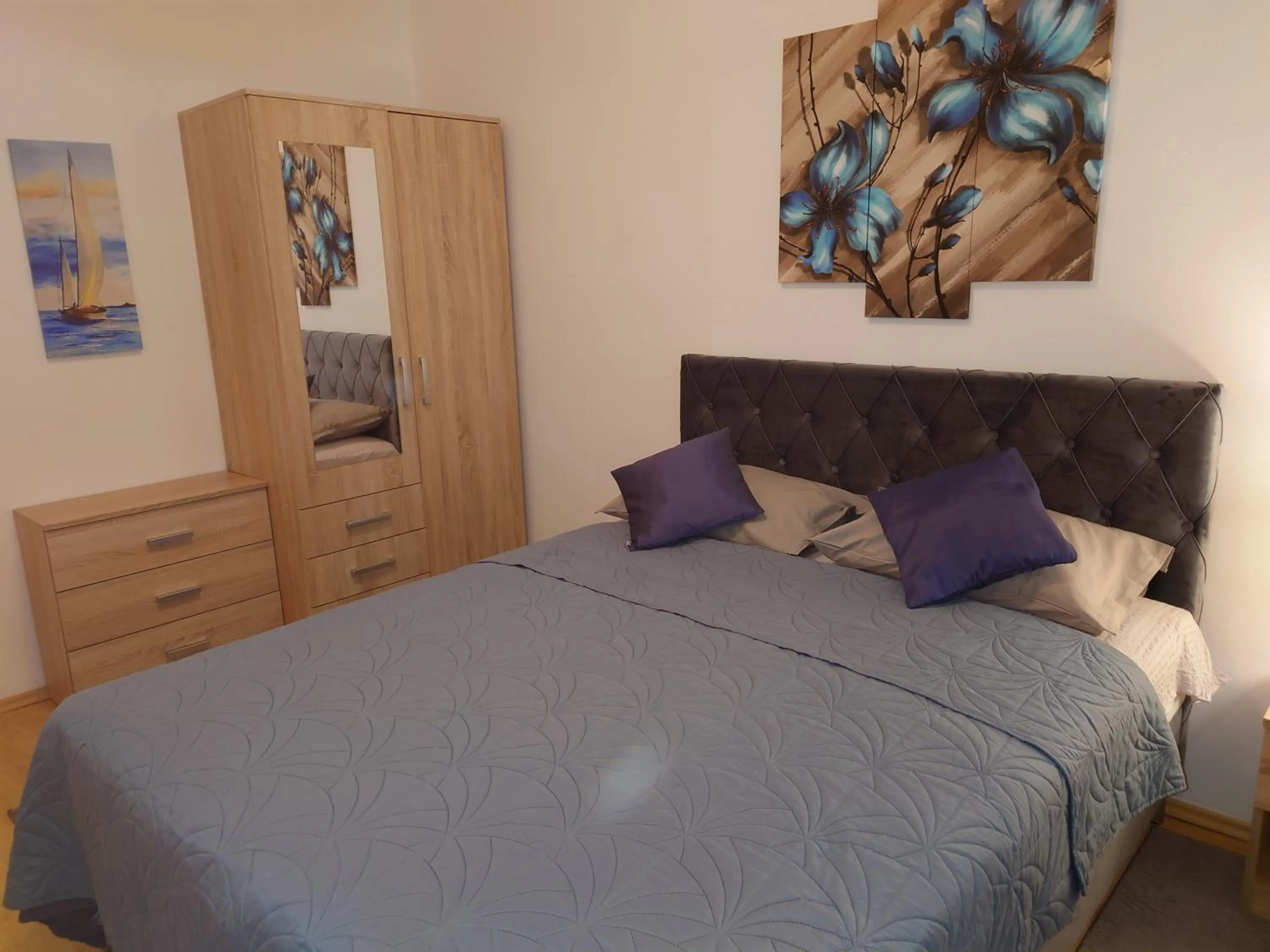 Bed in Apartments Tulipan - with free private parking garage