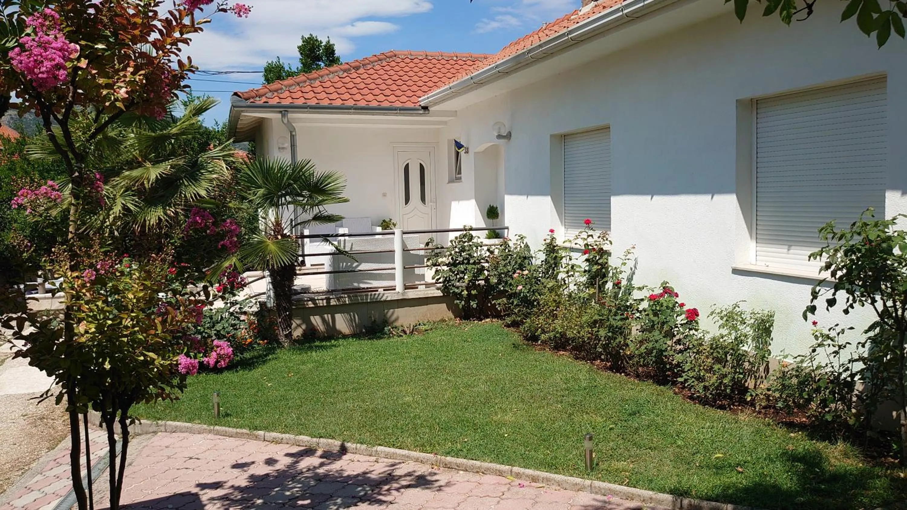 Property building in Apartments Tulipan - with free private parking garage